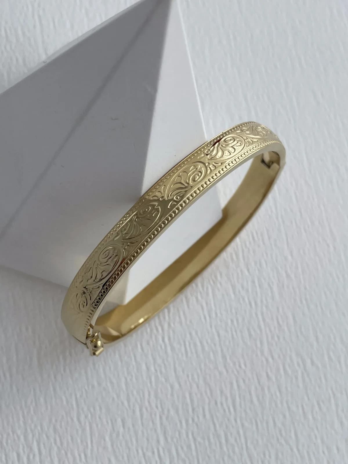 Çelik Desenli Gold Bileklik