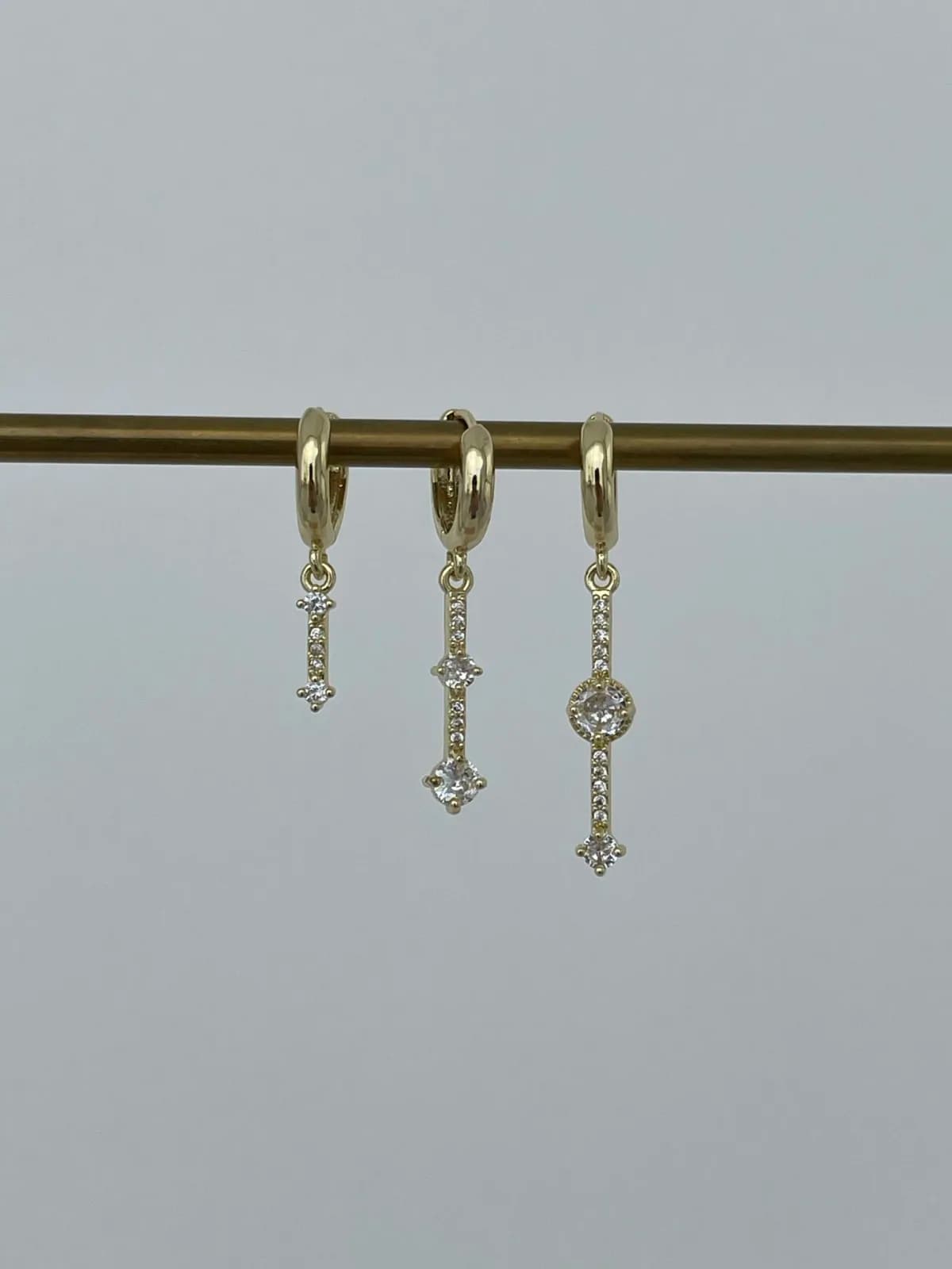 Özel Seri Zirkon Taşlı Çubuk Tasarım Gold Üçlü Küpe Set
