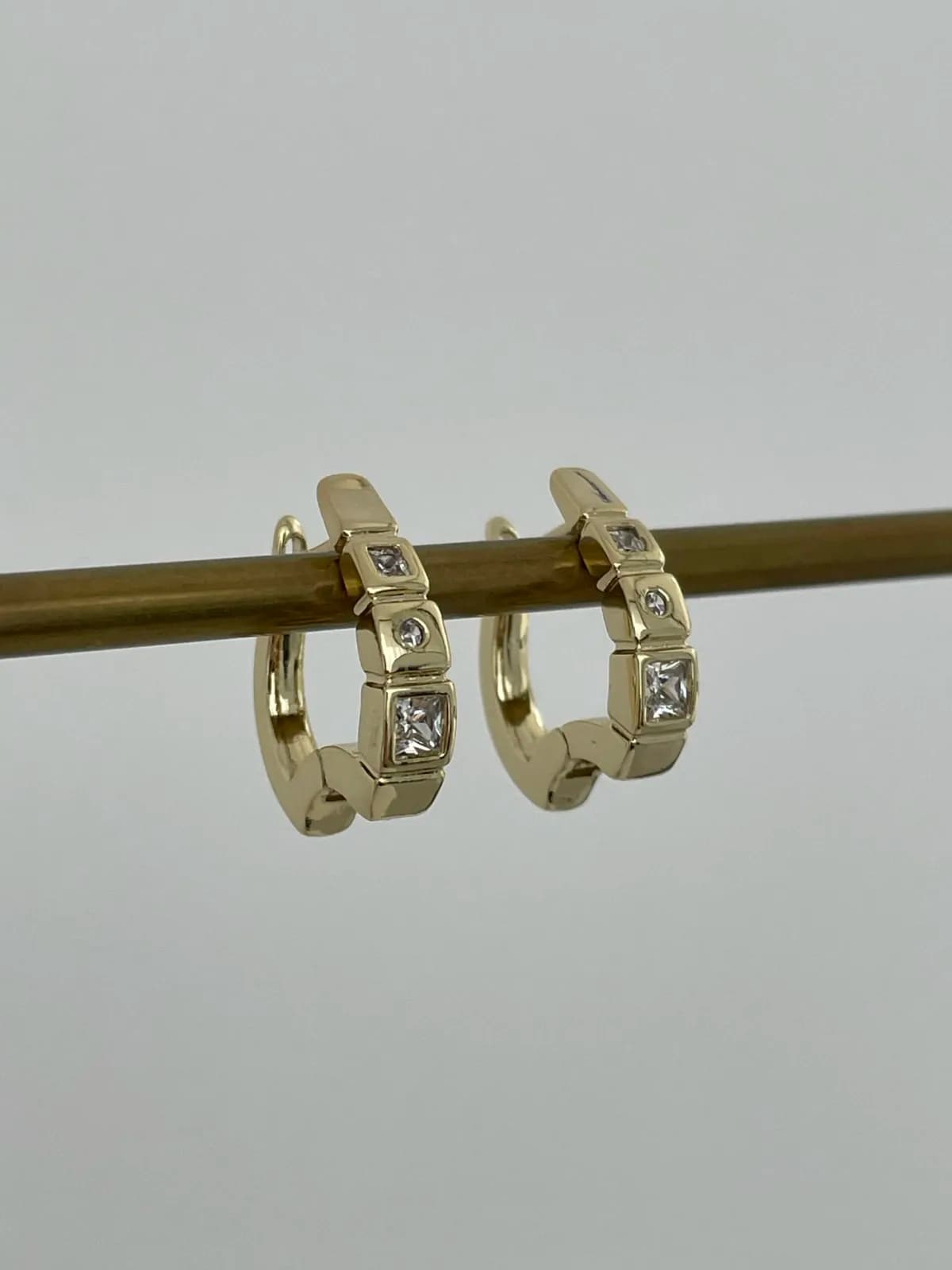 Özel Seri Zirkon Taşlı Geometrik Tasarım Gold Küpe