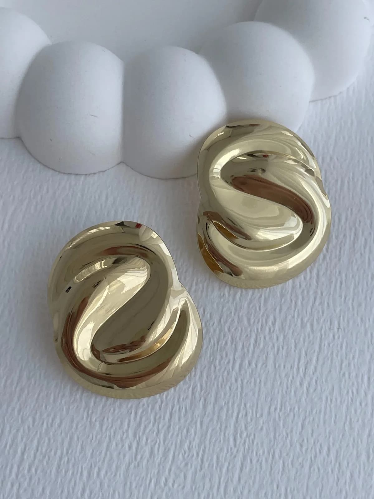 Özel Seri S Kıvrım Tasarım Gold Küpe