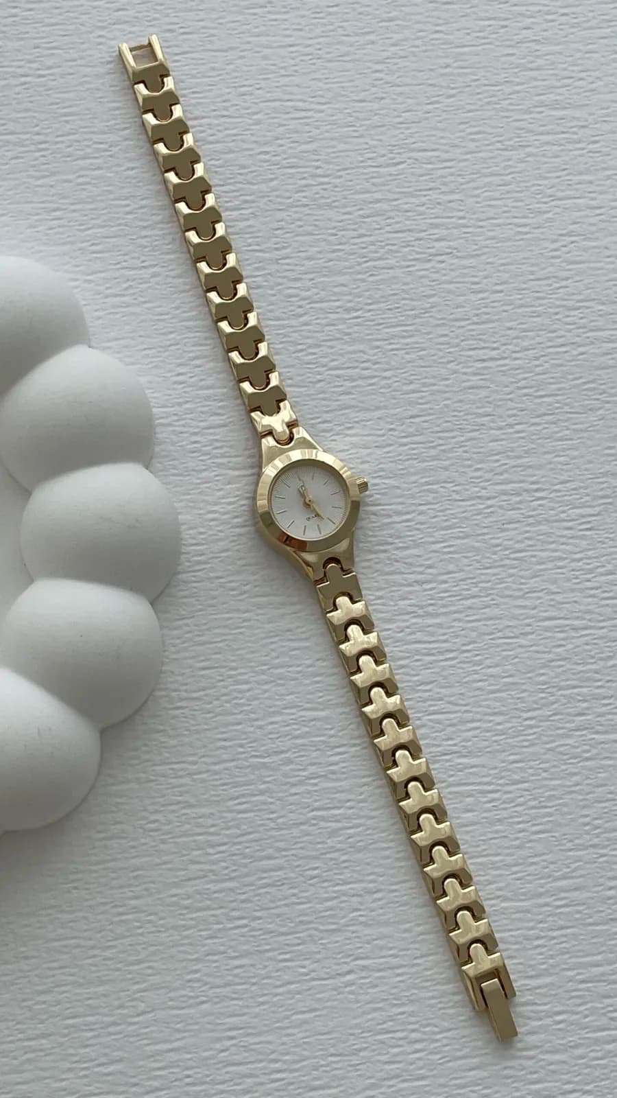 Yuvarlak Tasarım Kadranı Beyaz Gold Vintage Saat