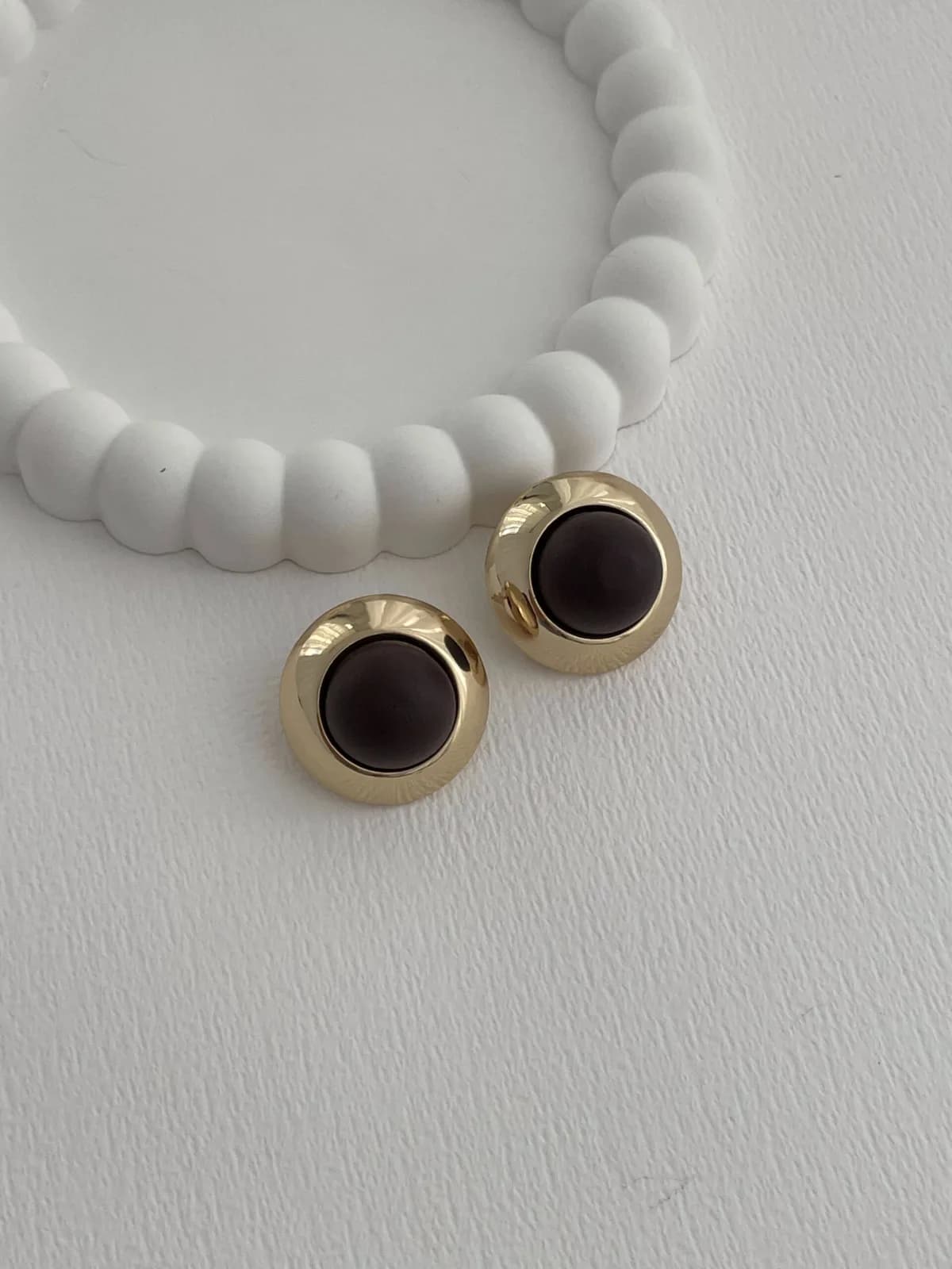 Özel Seri Kahverengi Ahşap Top Detay Gold Küpe