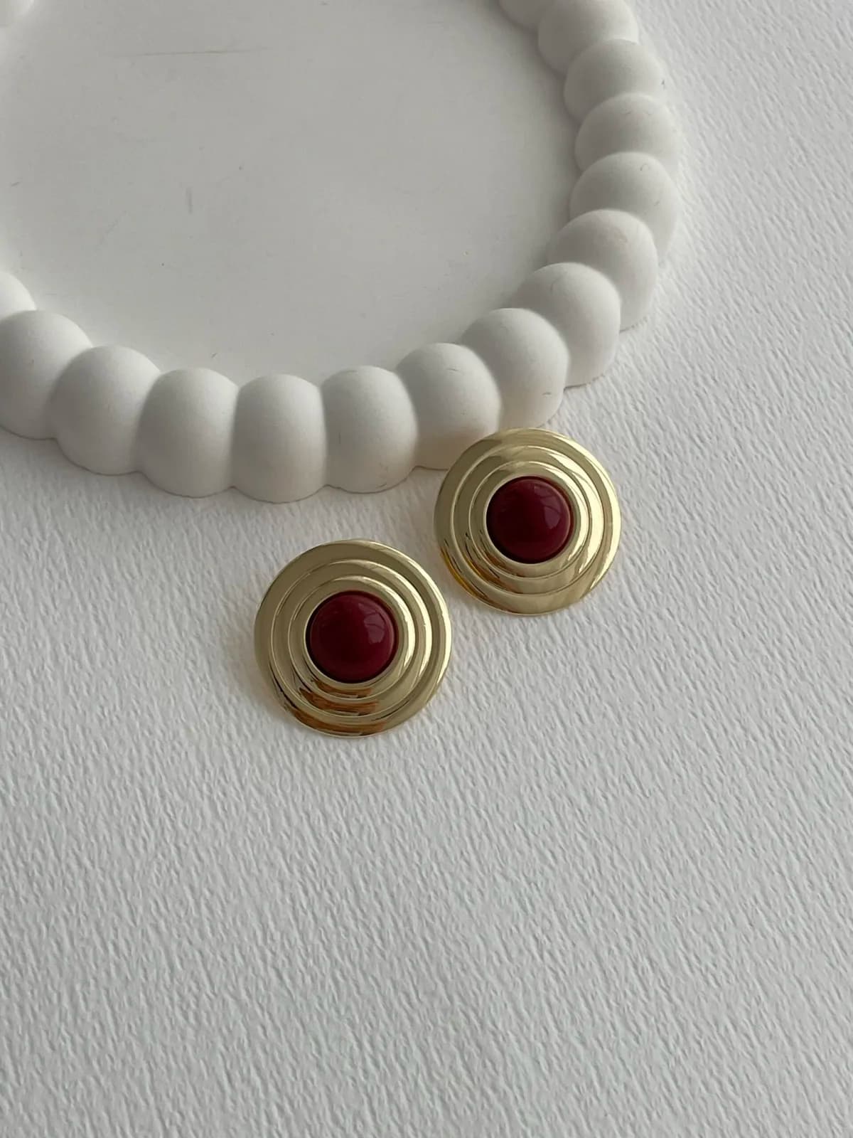Özel Seri İçe İçe Halka Tasarım Bordo Mineli Gold Küpe