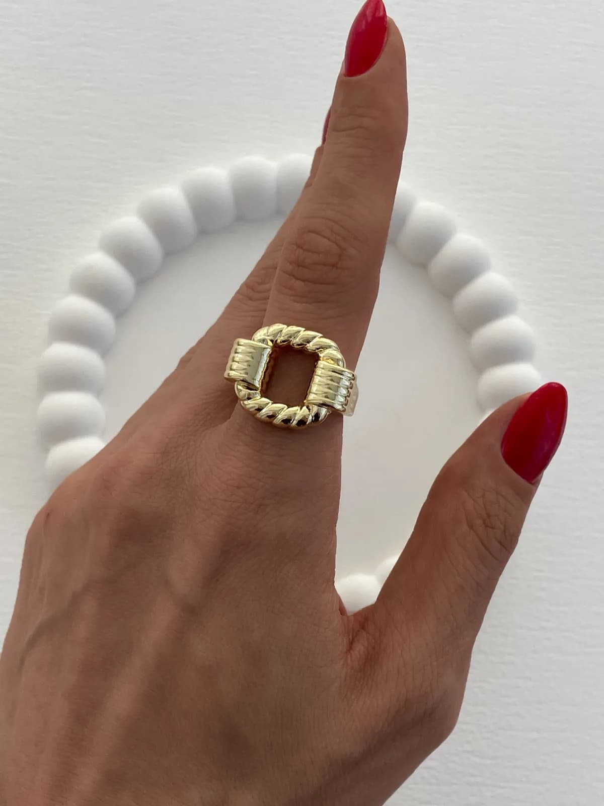 Özel Seri Ortası Boş Burgu Tasarım Ayarlanabilir Gold Yüzük