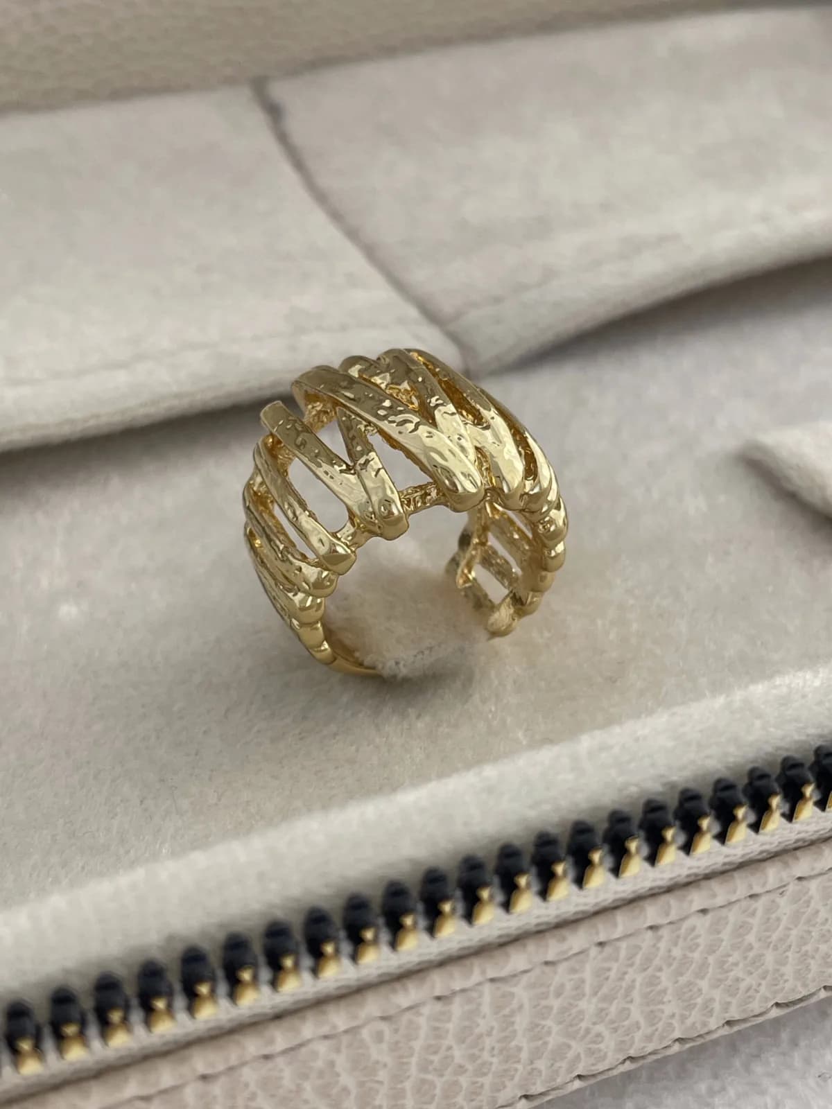 Özel Seri Zikzak Tasarım Bombeli Gold Yüzük