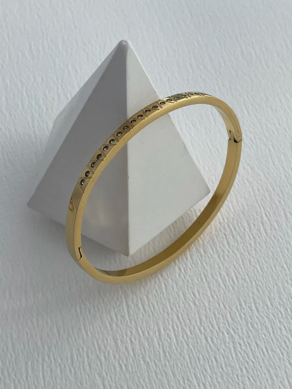 Çelik Geometrik Desen Zirkon Taşlı Gold Kelepçe Bileklik