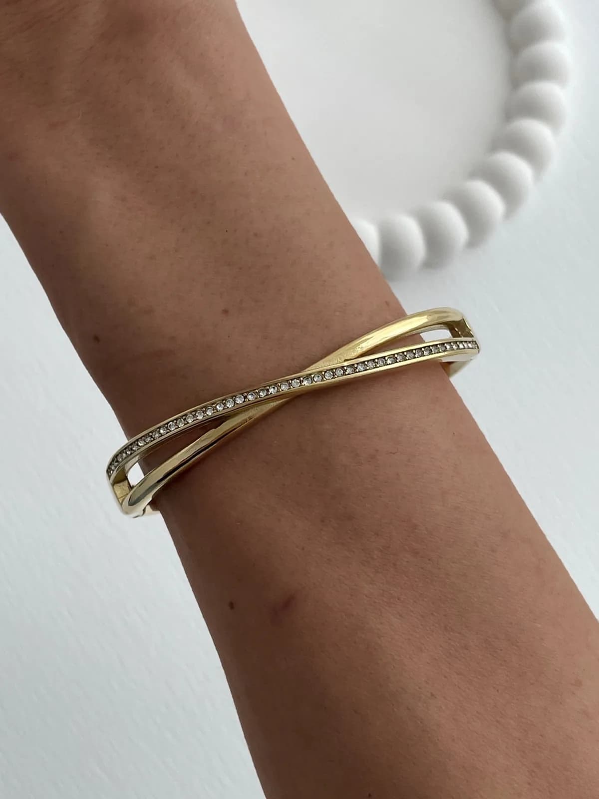 Çelik Zirkon Taşlı Çapraz Tasarım Gold Kelepçe Bileklik