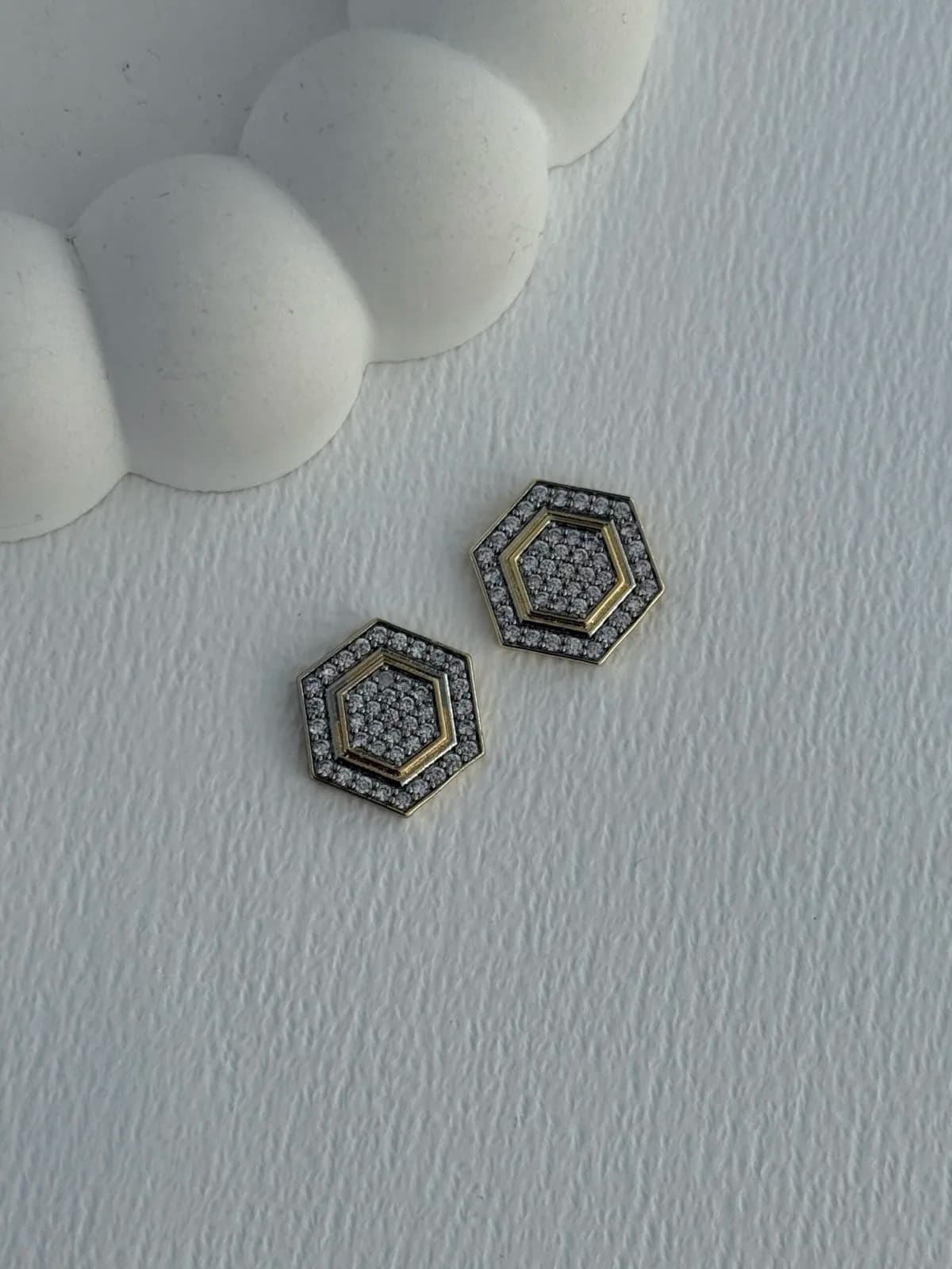 Özel Seri Zirkon Taşlı Altıgen Tasarım Gold Küpe
