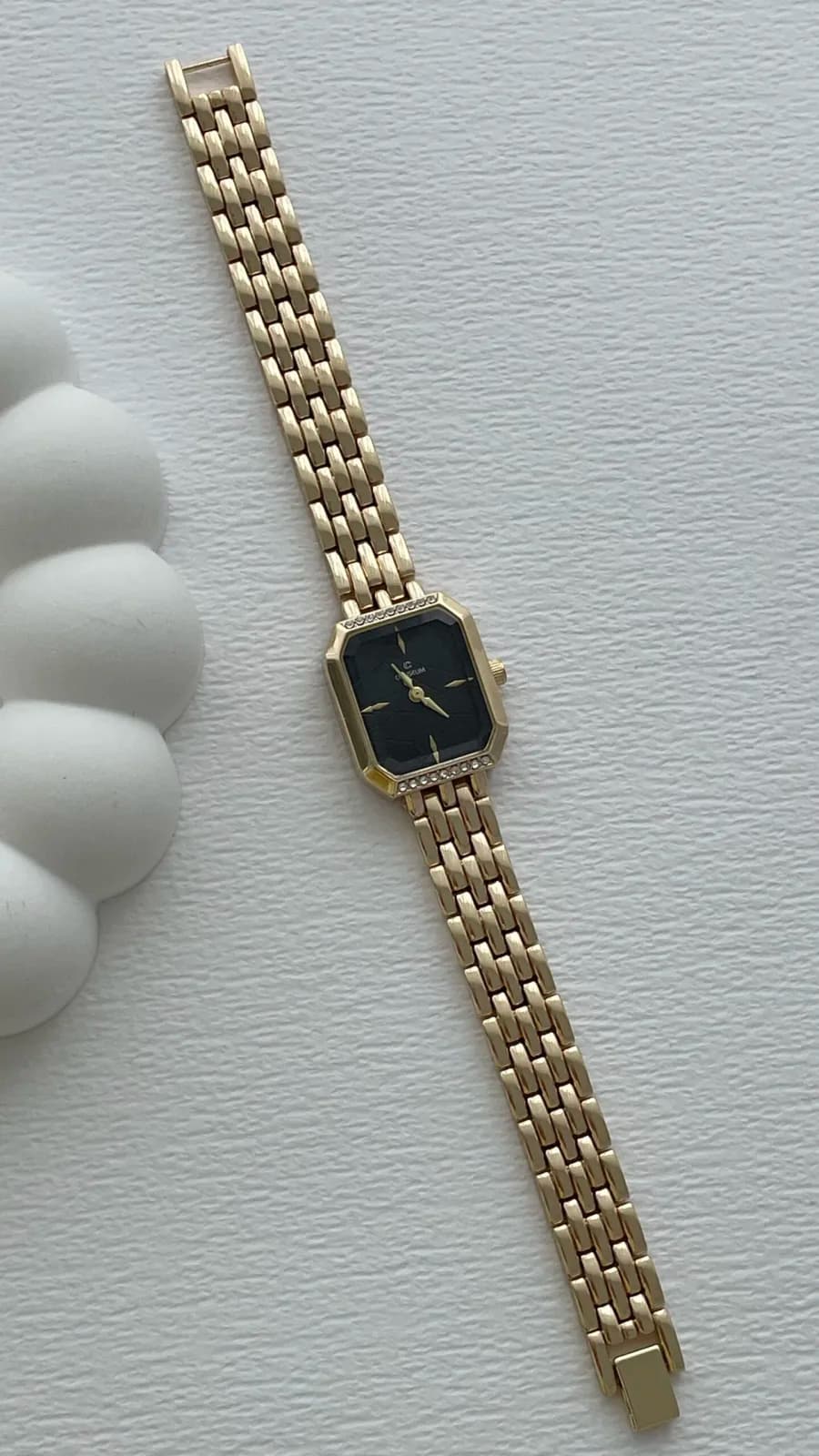 Dikdörtgen Tasarım Zirkon Taşlı Kadranı Siyah Gold Vintage Saat