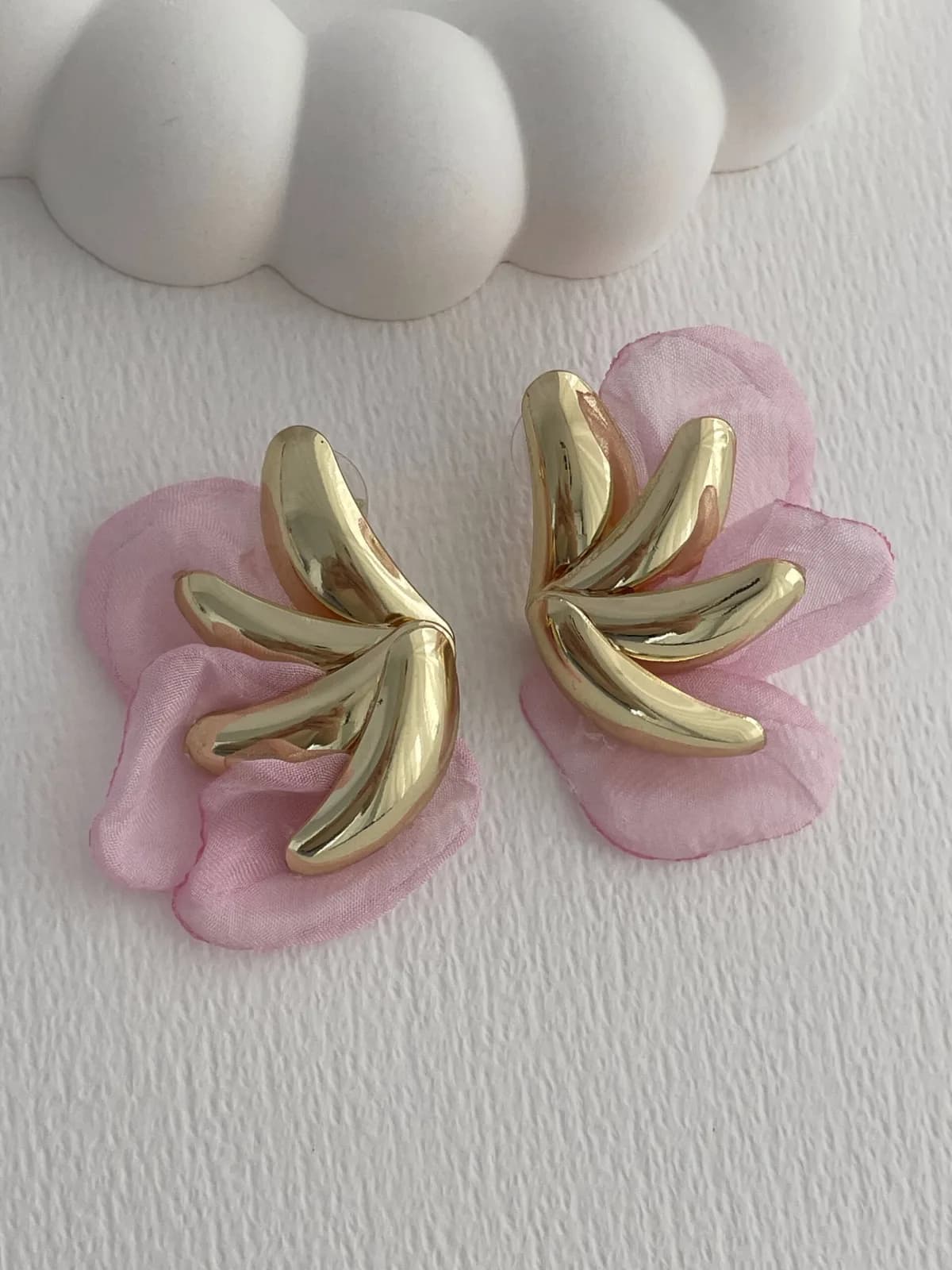Özel Seri Pembe Tül Tasarım Gold Küpe