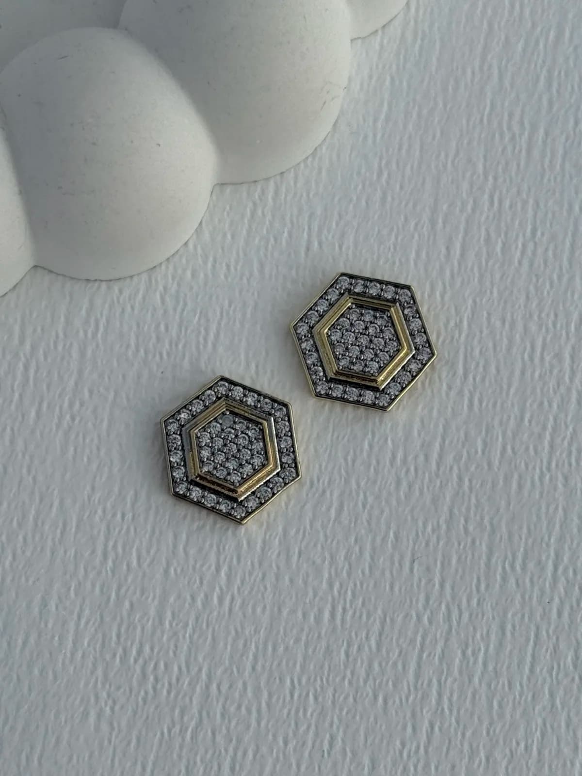 Özel Seri Zirkon Taşlı Altıgen Tasarım Gold Küpe