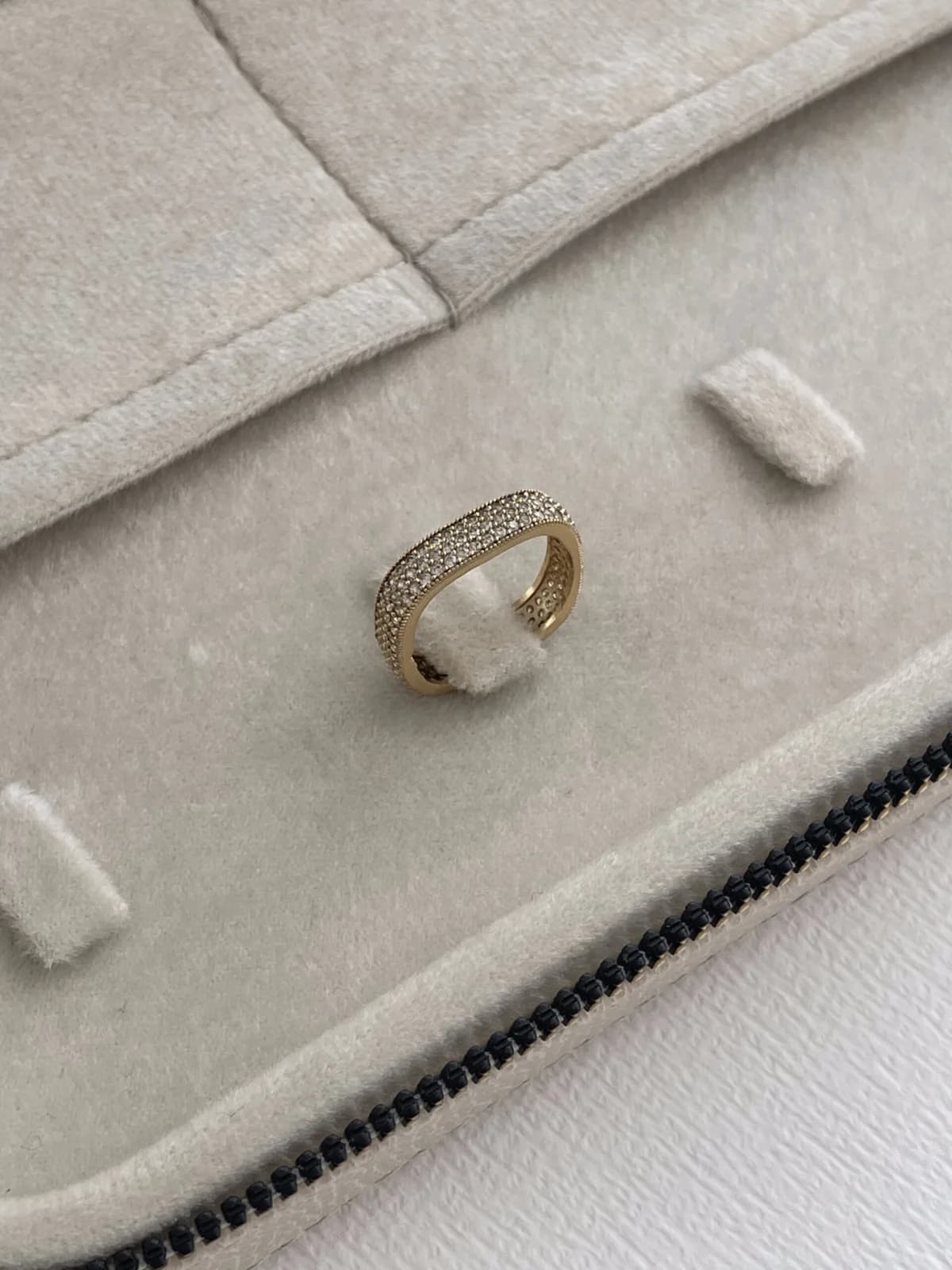 Özel Seri Zirkon Taşlı Tam Tur Kare Gold Yüzük