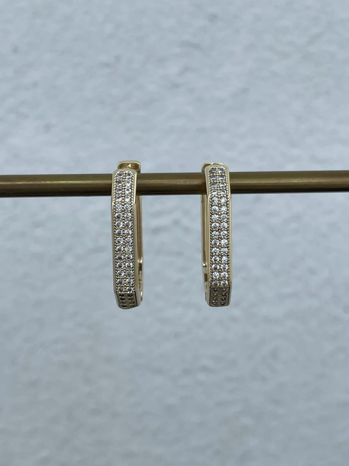 Özel Seri Zirkon Taşlı Altıgen Orta Gold Küpe