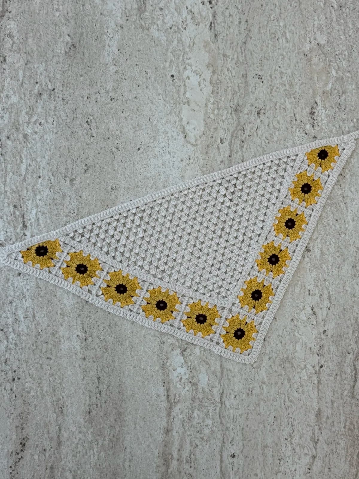 Sarı Çiçek Tasarım Örgü Krem Bandana