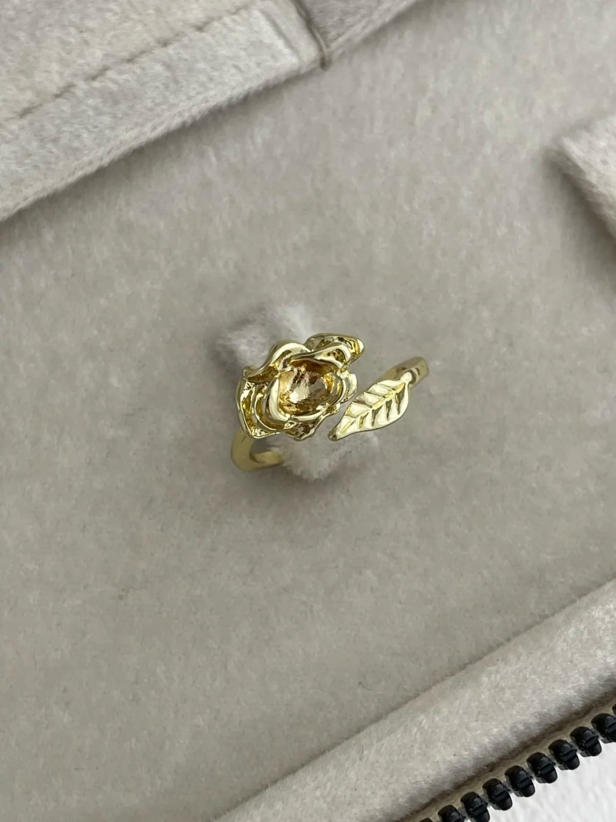 Özel Seri Pinterest Yapraklı Gül Tasarım Ayarlanabilir Gold Yüzük