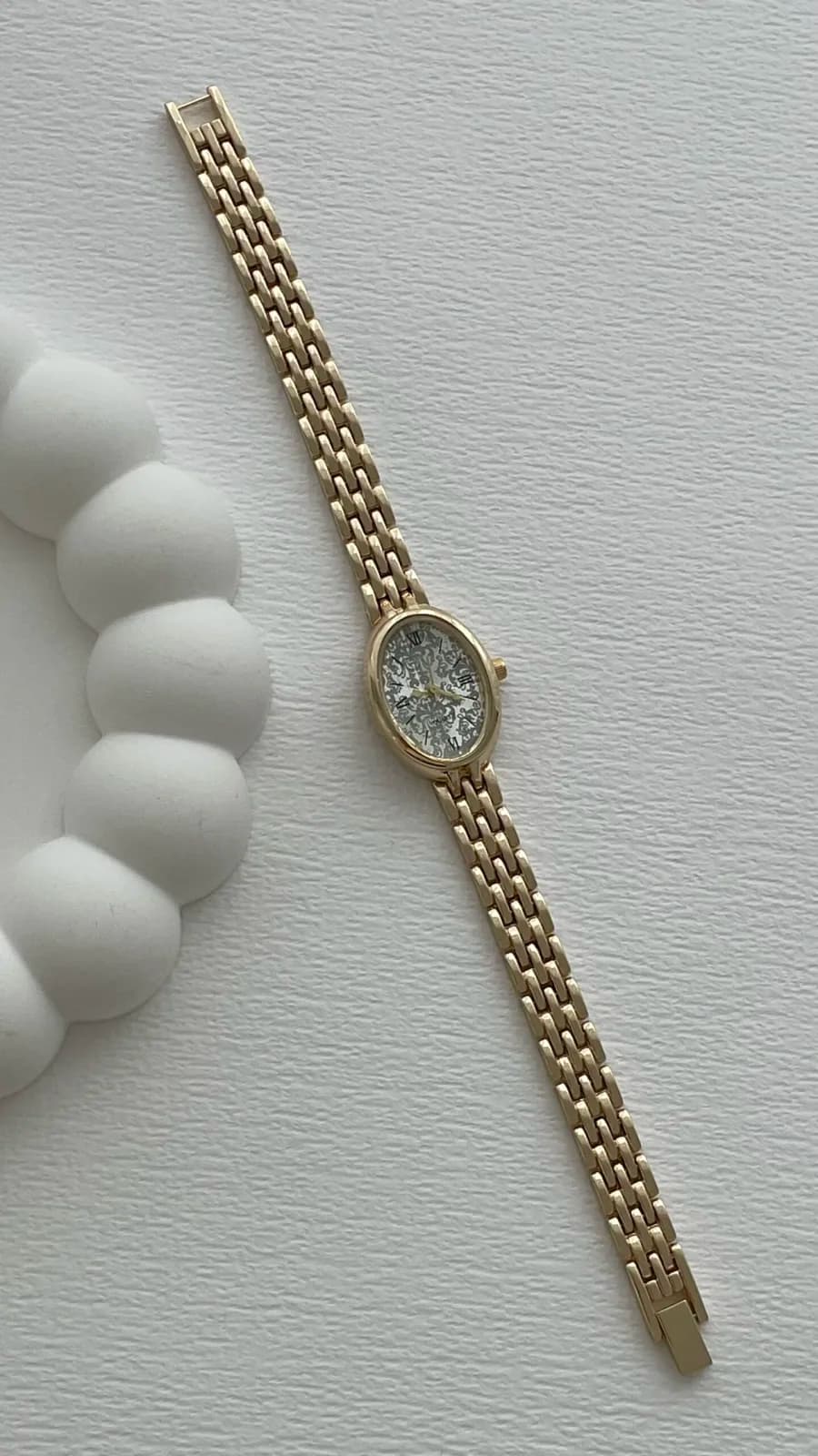 Oval Tasarım Kadranı Beyaz Gold Vintage Saat