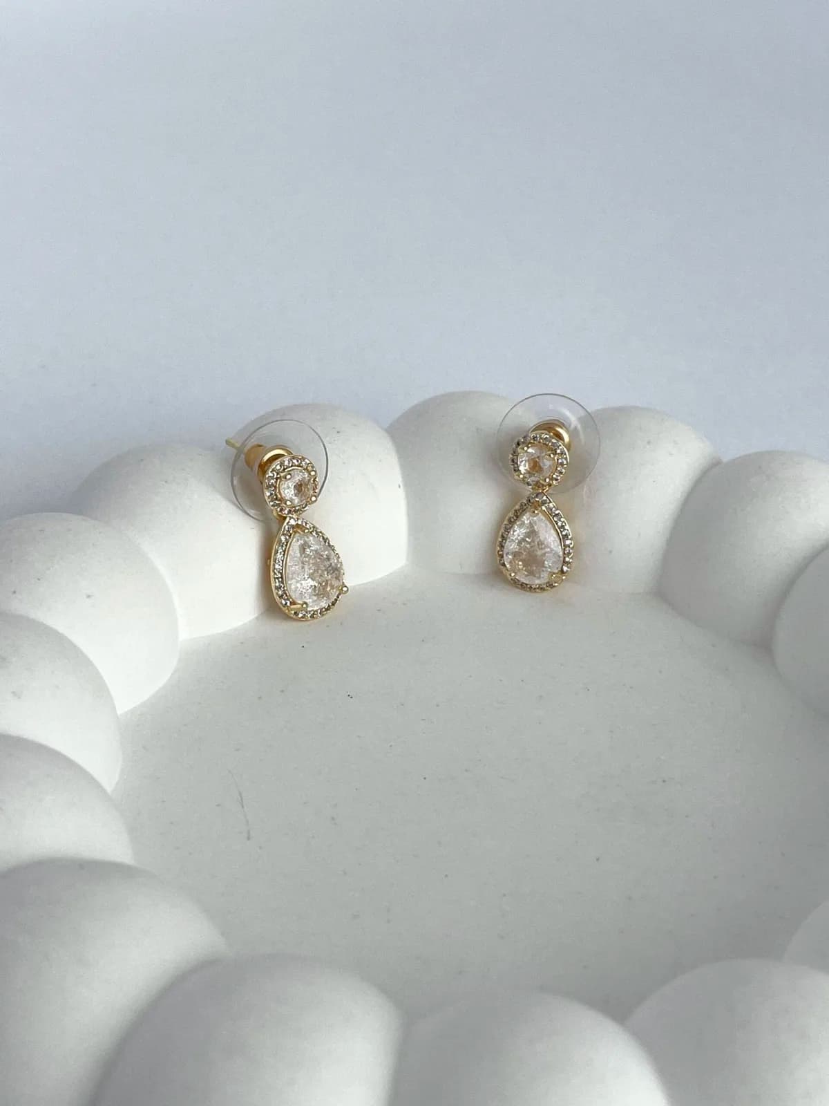 Özel Seri Damla Tasarım Zirkon Taşlı Gold Küpe