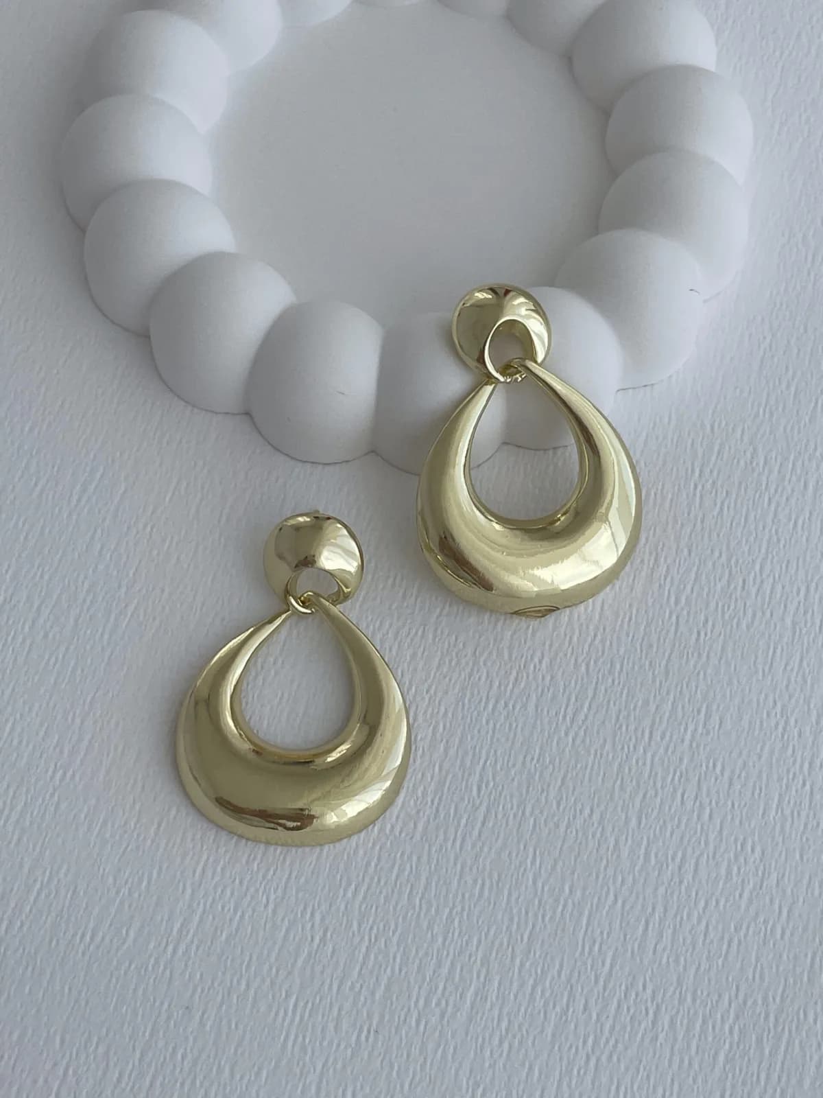 Özel Seri Sallantılı Oval Tasarım Gold Küpe