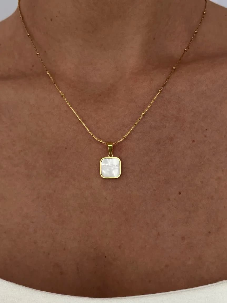 Çelik Minimal Kare Tasarım Sedefli Gold Kolye
