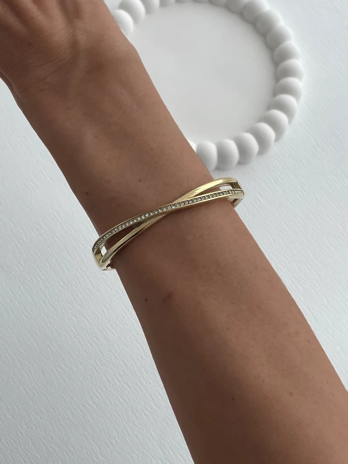 Çelik Zirkon Taşlı Çapraz Tasarım Gold Kelepçe Bileklik
