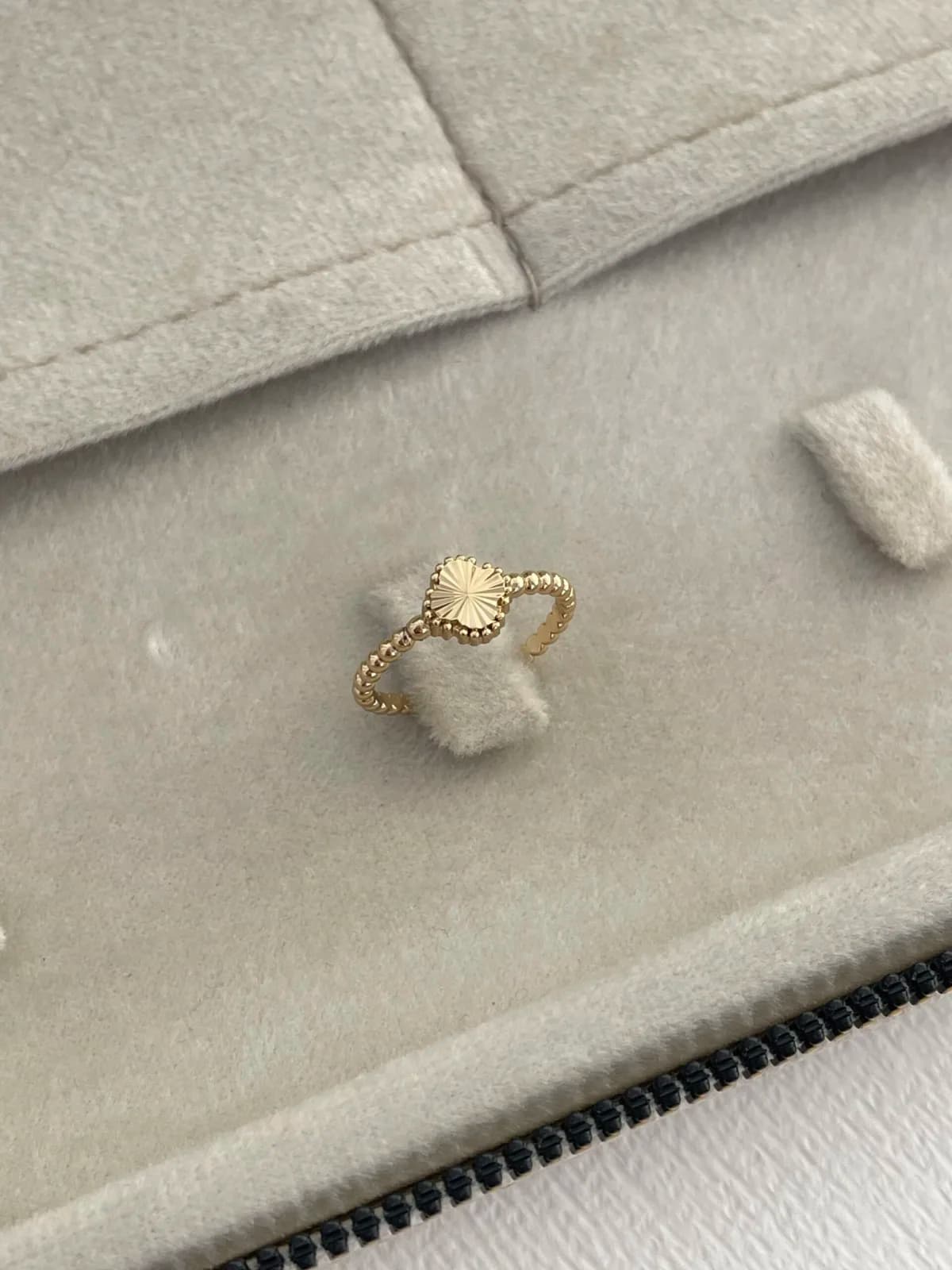 Özel Seri Mini Yonca Tasarım Ayarlanabilir Gold Yüzük