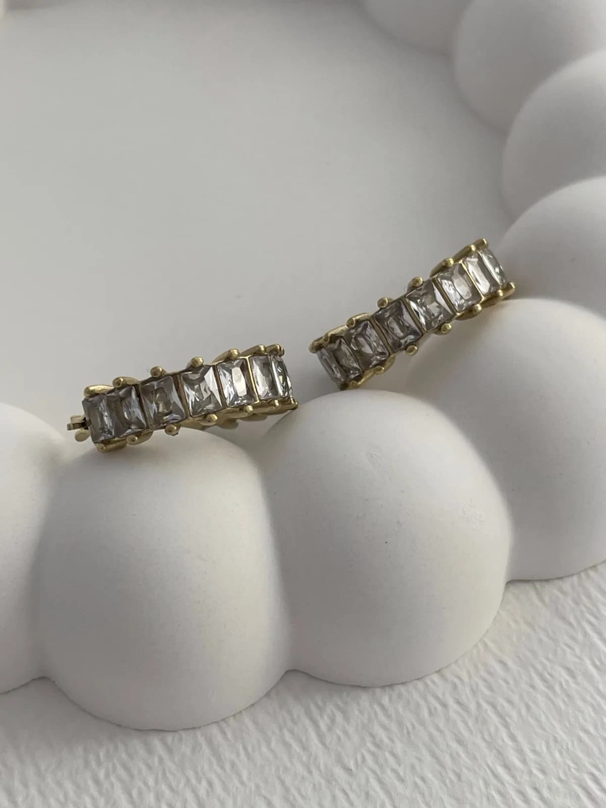 Çelik Zİrkon Taşlı Tırtıklı Halka Gold Küpe