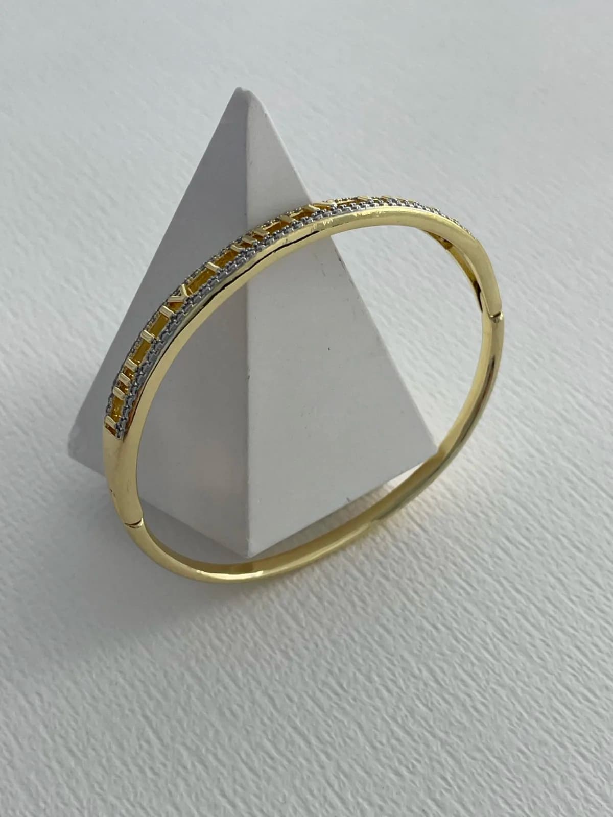 Özel Seri Zirkon Taşlı Roma Rakam Tasarım Gold Kelepçe Bileklik