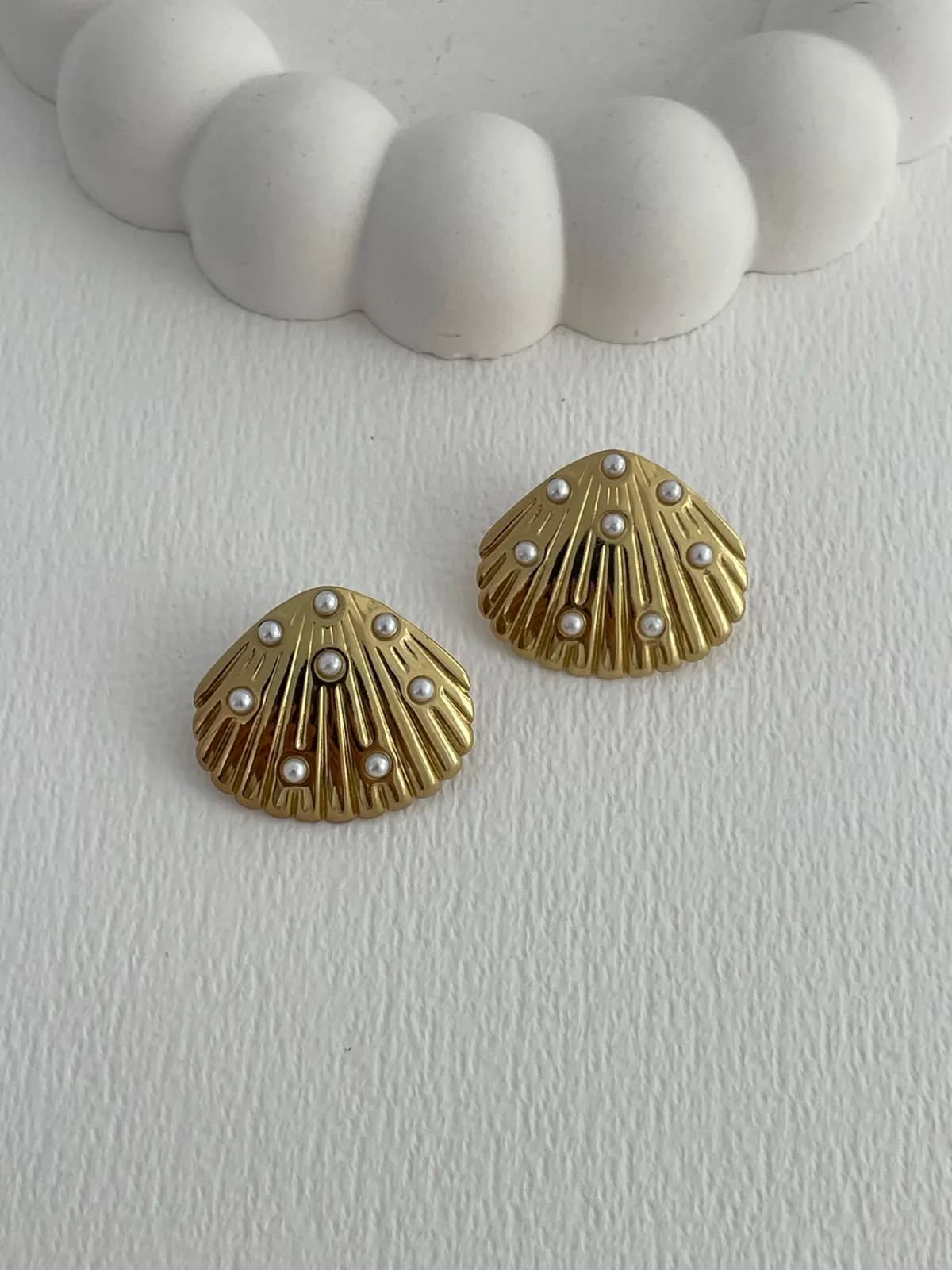 Çelik İnci Detay Deniz Kabuğu Tasarım Gold Küpe