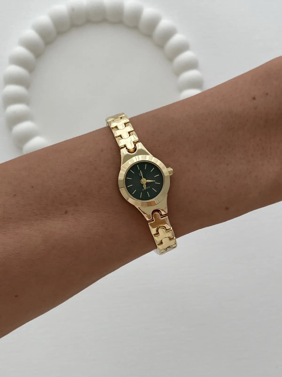 Yuvarlak Tasarım Kadranı Siyah Gold Vintage Saat