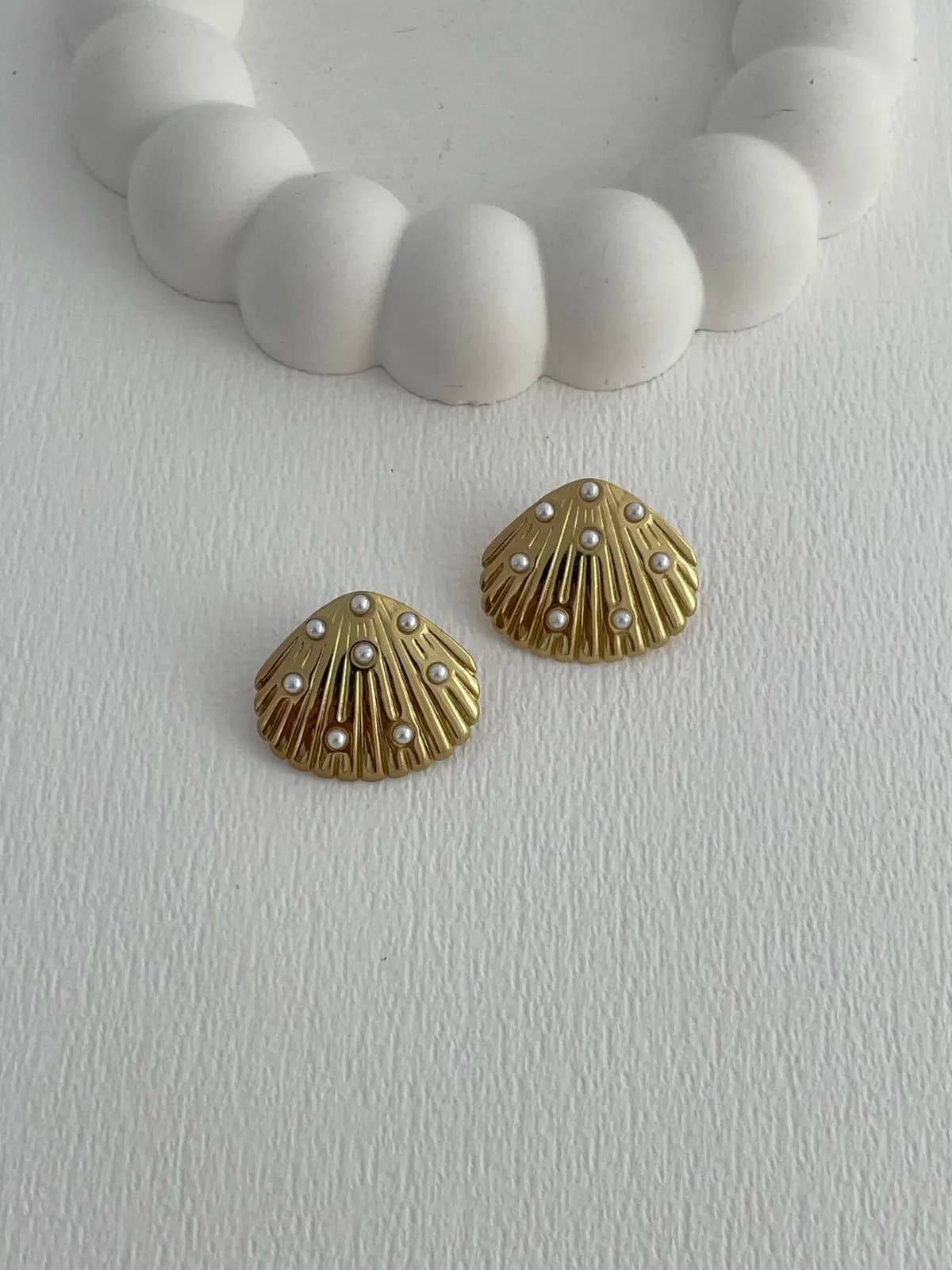 Çelik İnci Detay Deniz Kabuğu Tasarım Gold Küpe
