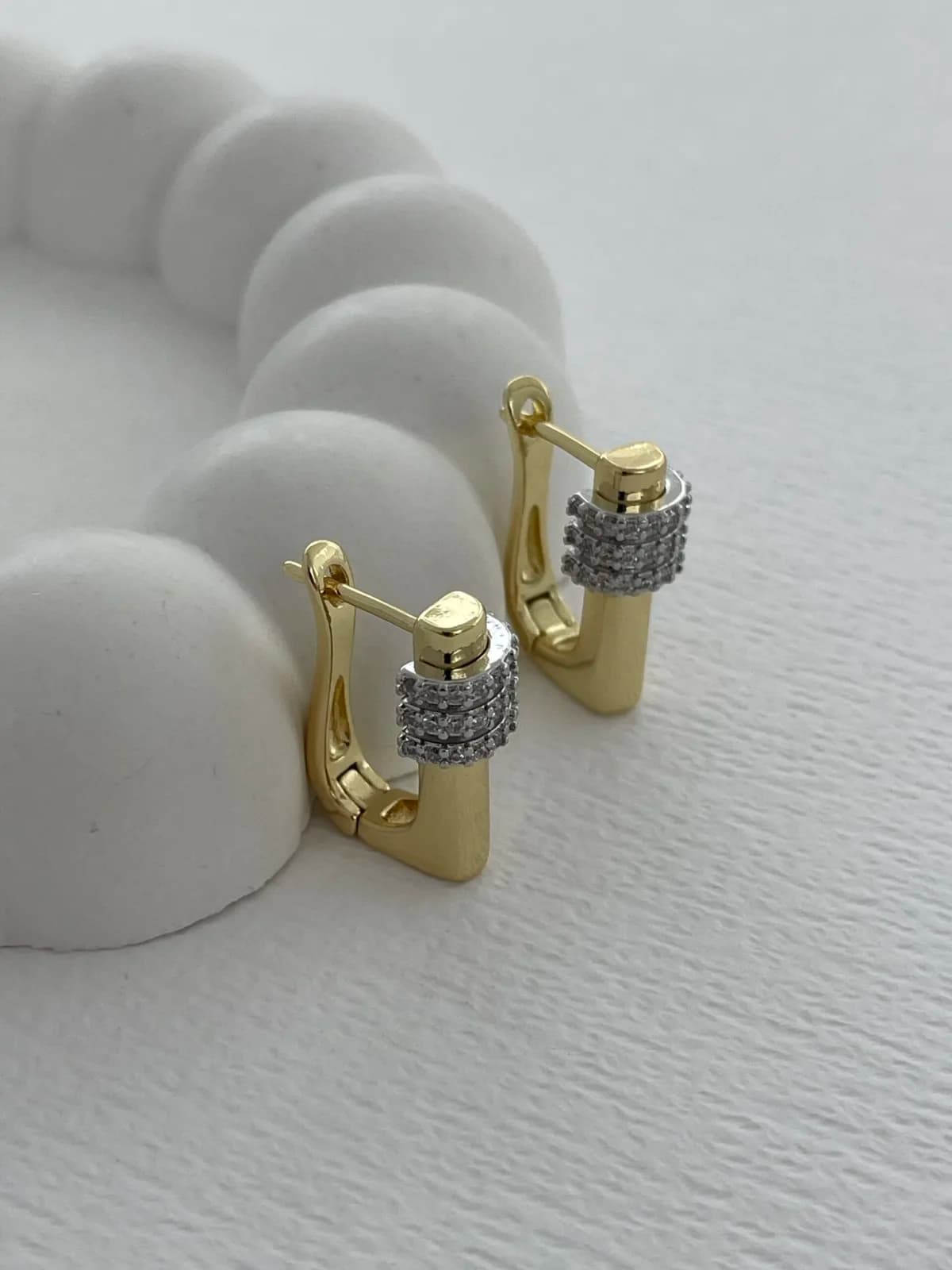 Özel Seri Zirkon Taşlı Gold Kare Halka Küpe