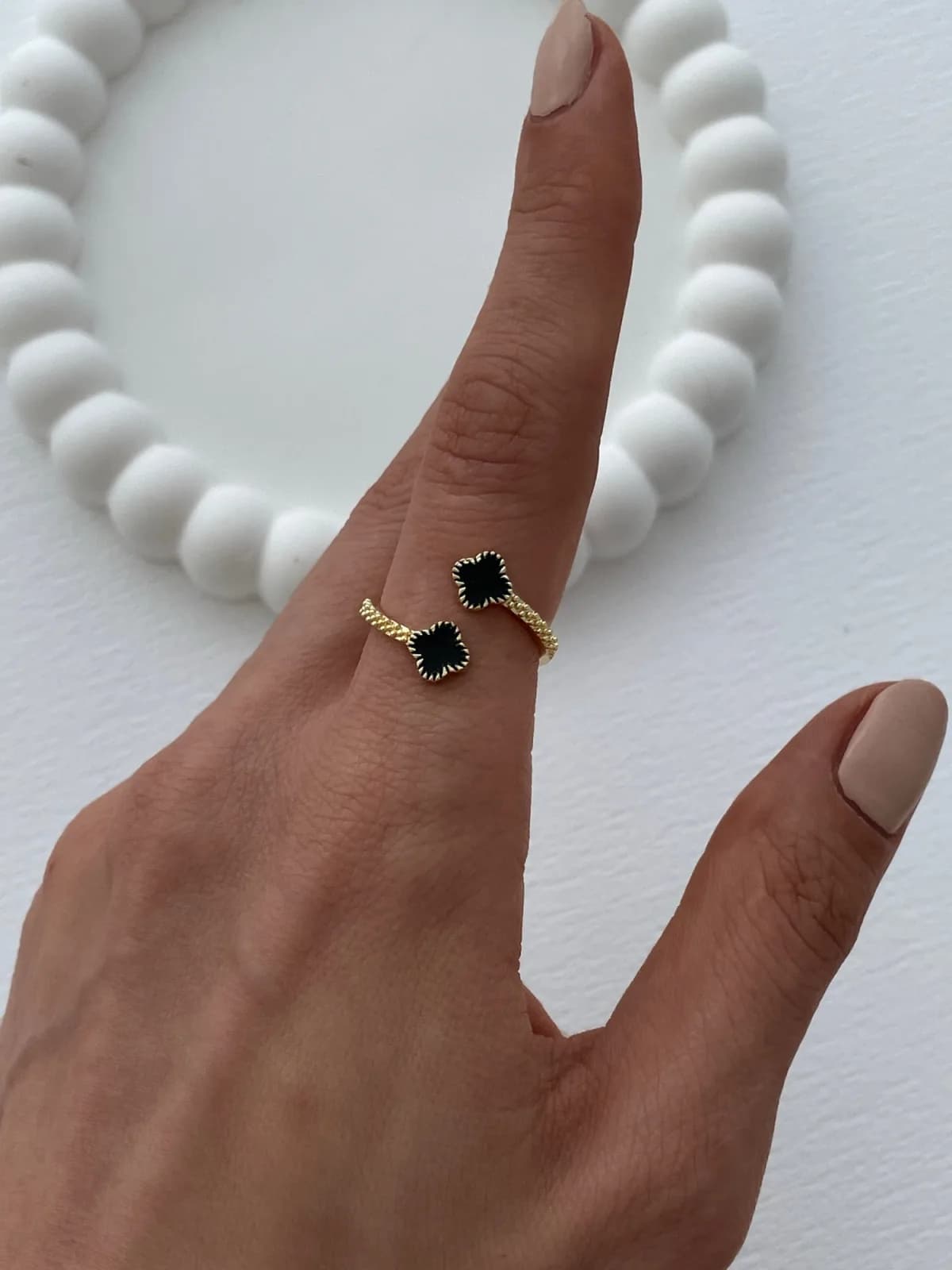 Özel Seri Marka Model Yonca Tasarım Siyah Mineli Ayarlanabilir Gold Yüzük