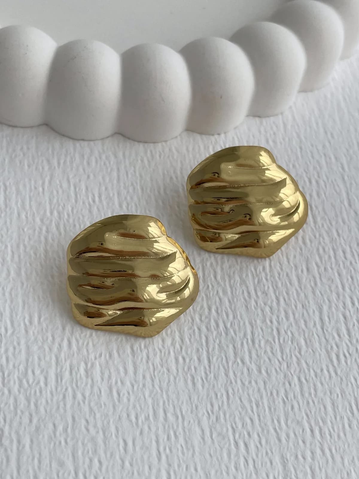 Çelik Çizgi Desen Geometrik Tasarım Gold Küpe