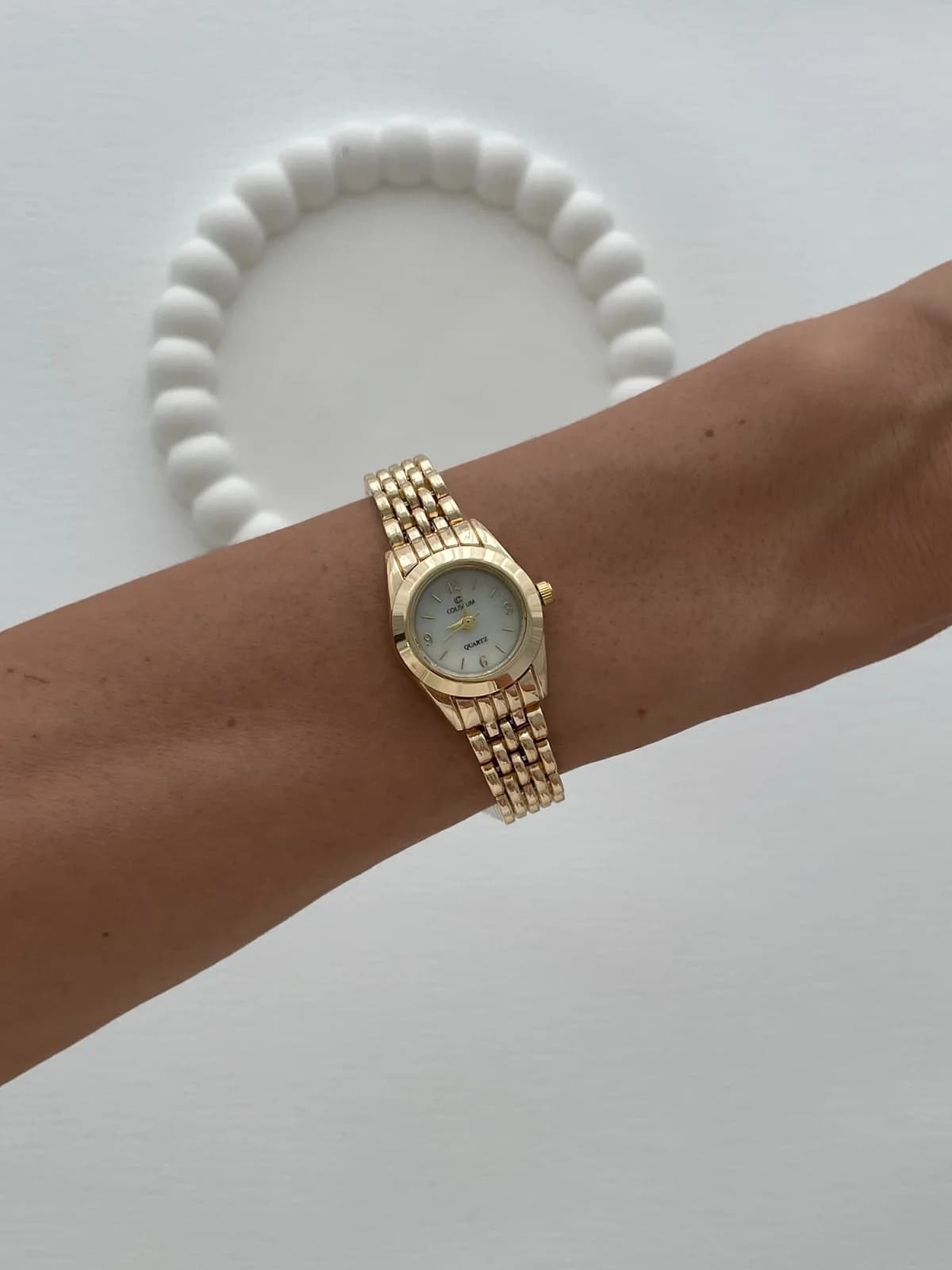 Yuvarlak Tasarım Kadranı Beyaz Gold Vintage Saat