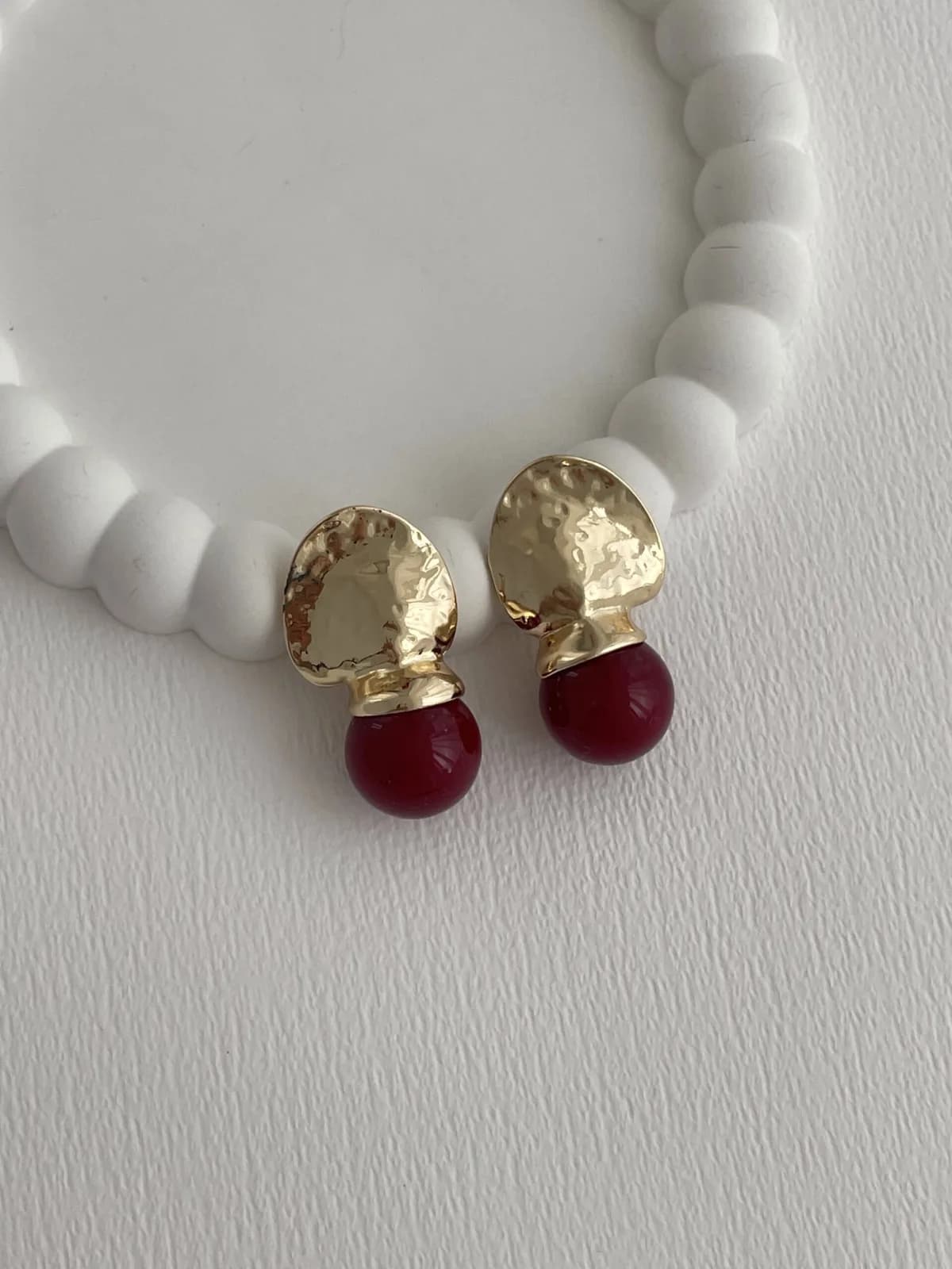 Özel Seri Soyut Gold Detay ZR Model Bordo Top Küpe