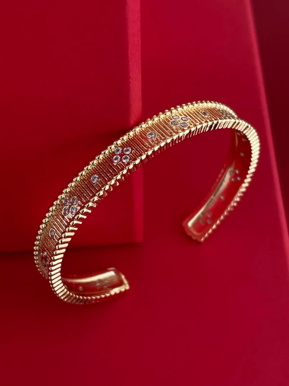 NS-Zirkon Taşlı Marka Model Sıkıştırılabilir Gold Bileklik