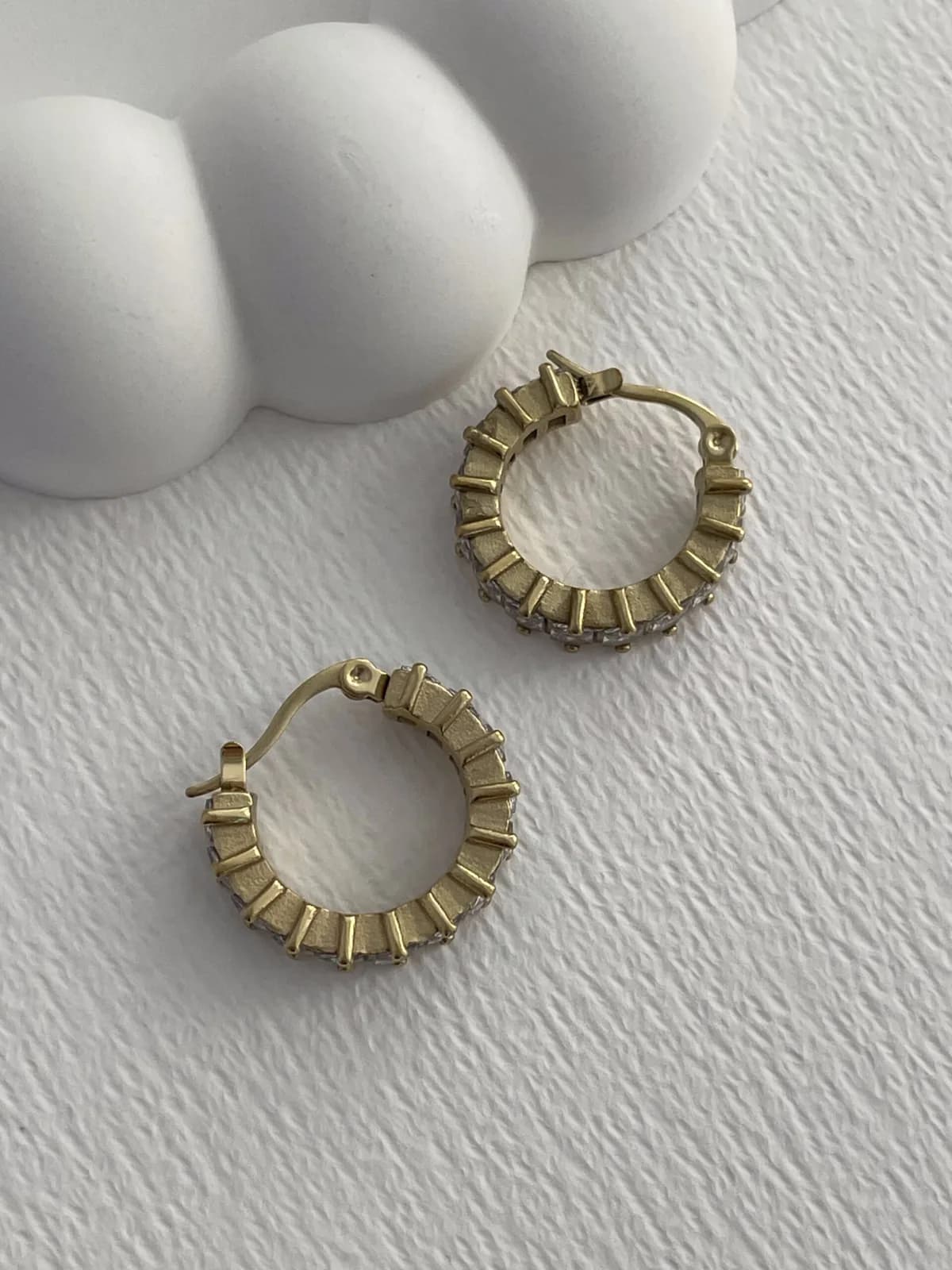 Çelik Zİrkon Taşlı Tırtıklı Halka Gold Küpe