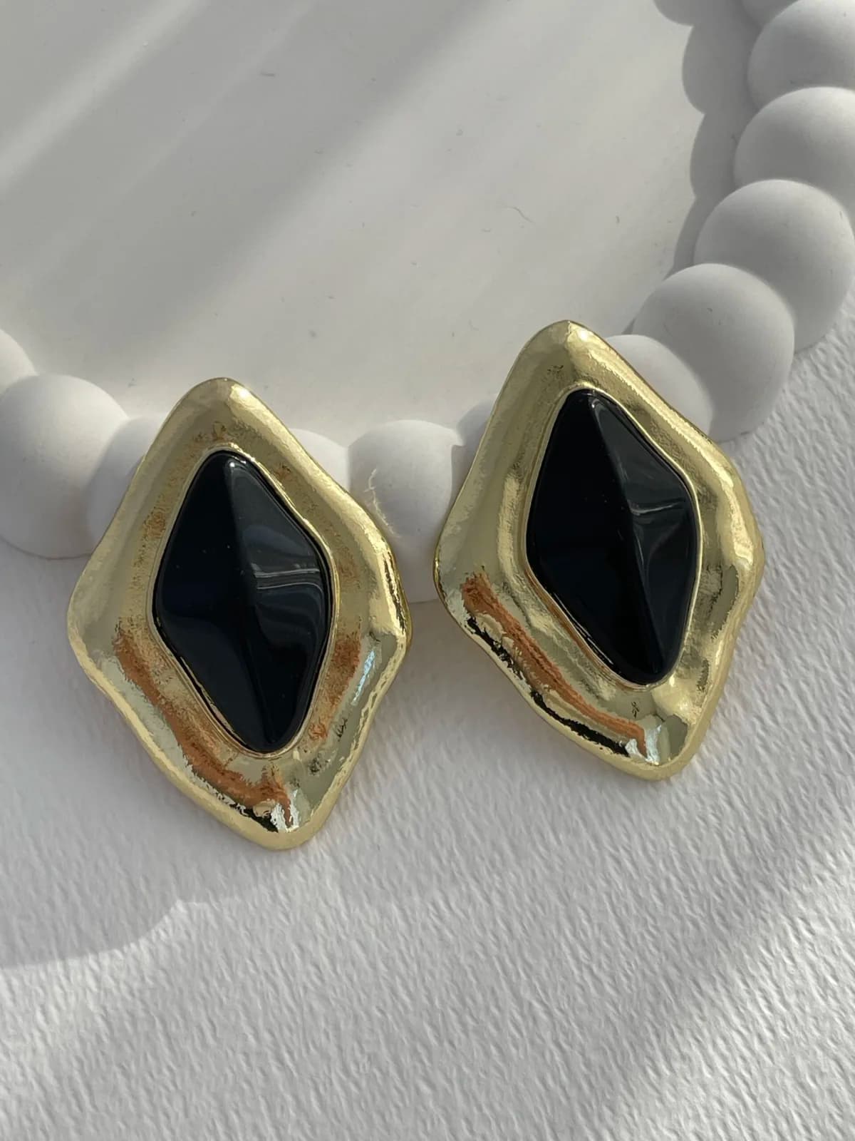 Özel Seri Siyah Kemik Detay Desenli Baklava Gold Küpe