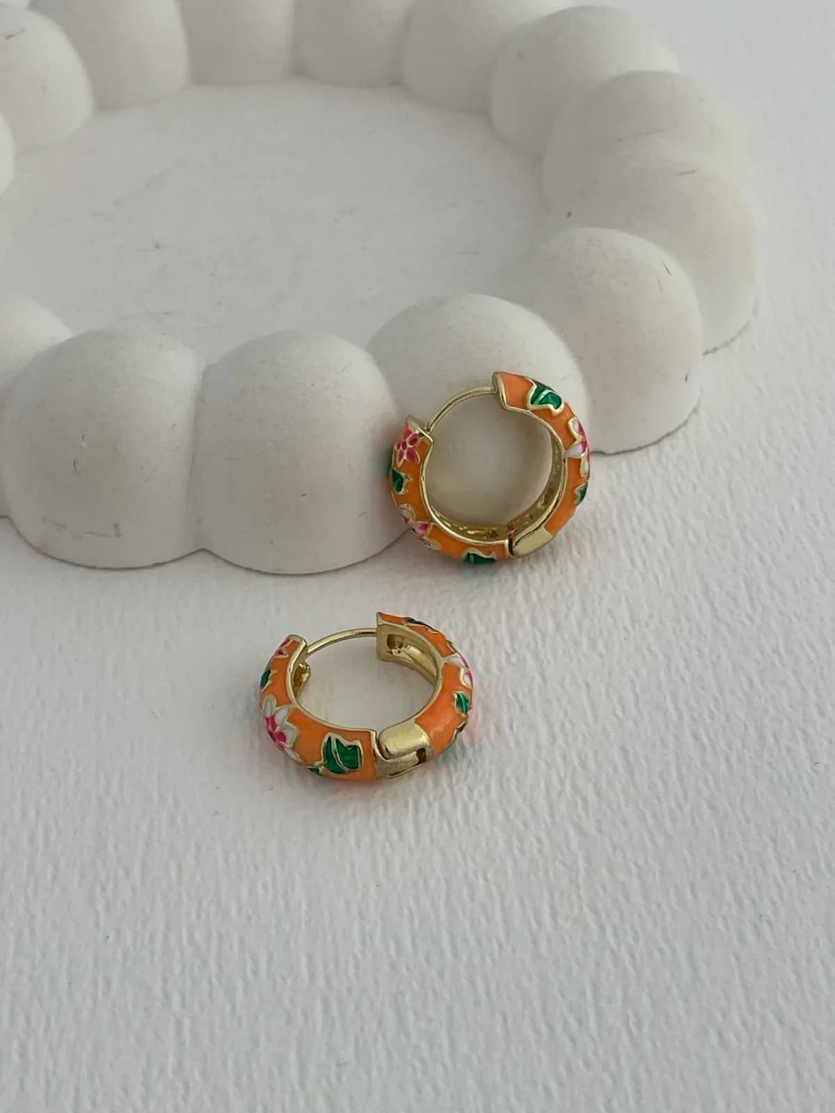 Özel Seri Çiçek Kabartma Desen Turuncu Gold Küpe