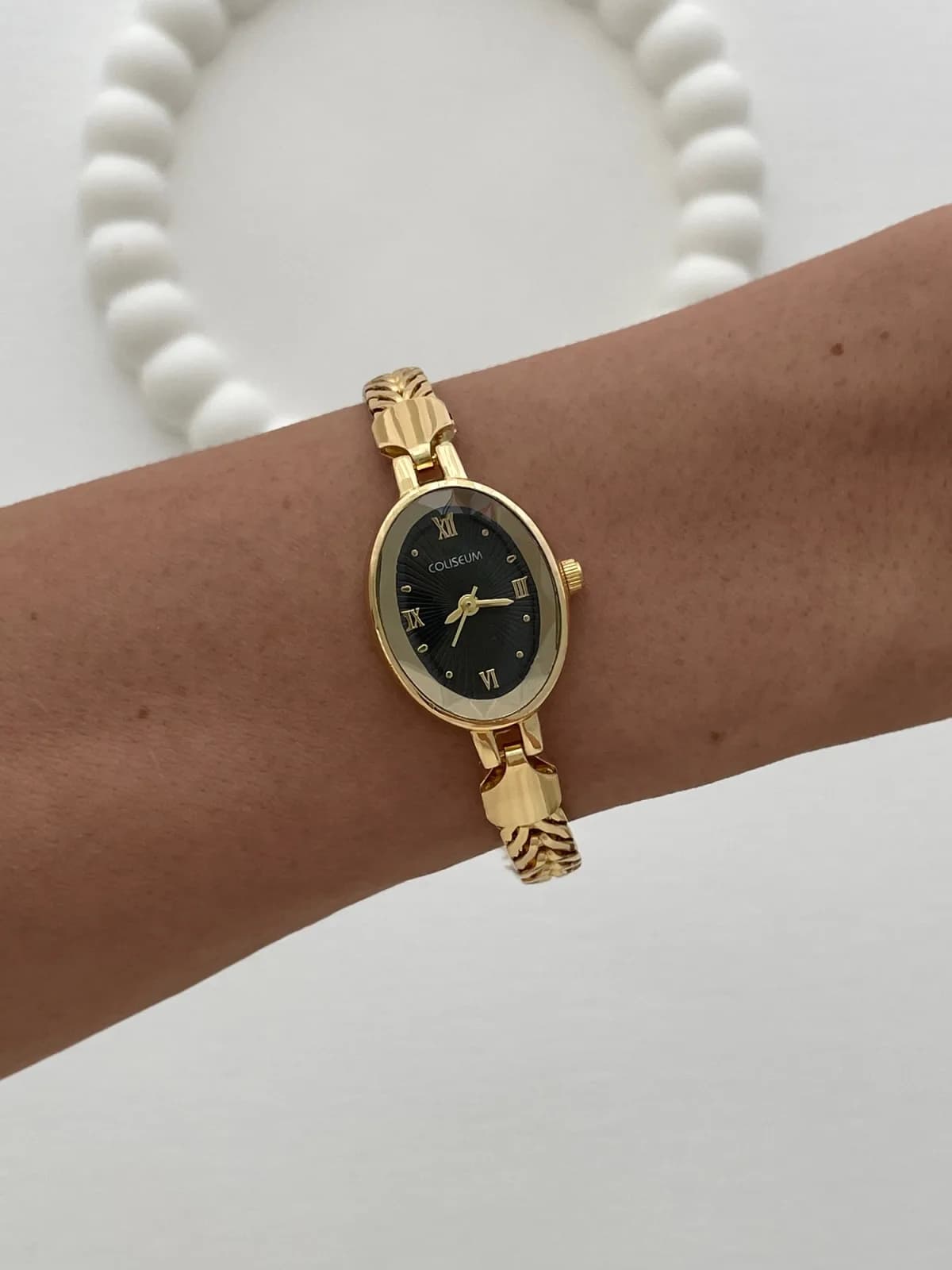 Oval Tasarım Kadranı Siyah Gold Vintage Saat