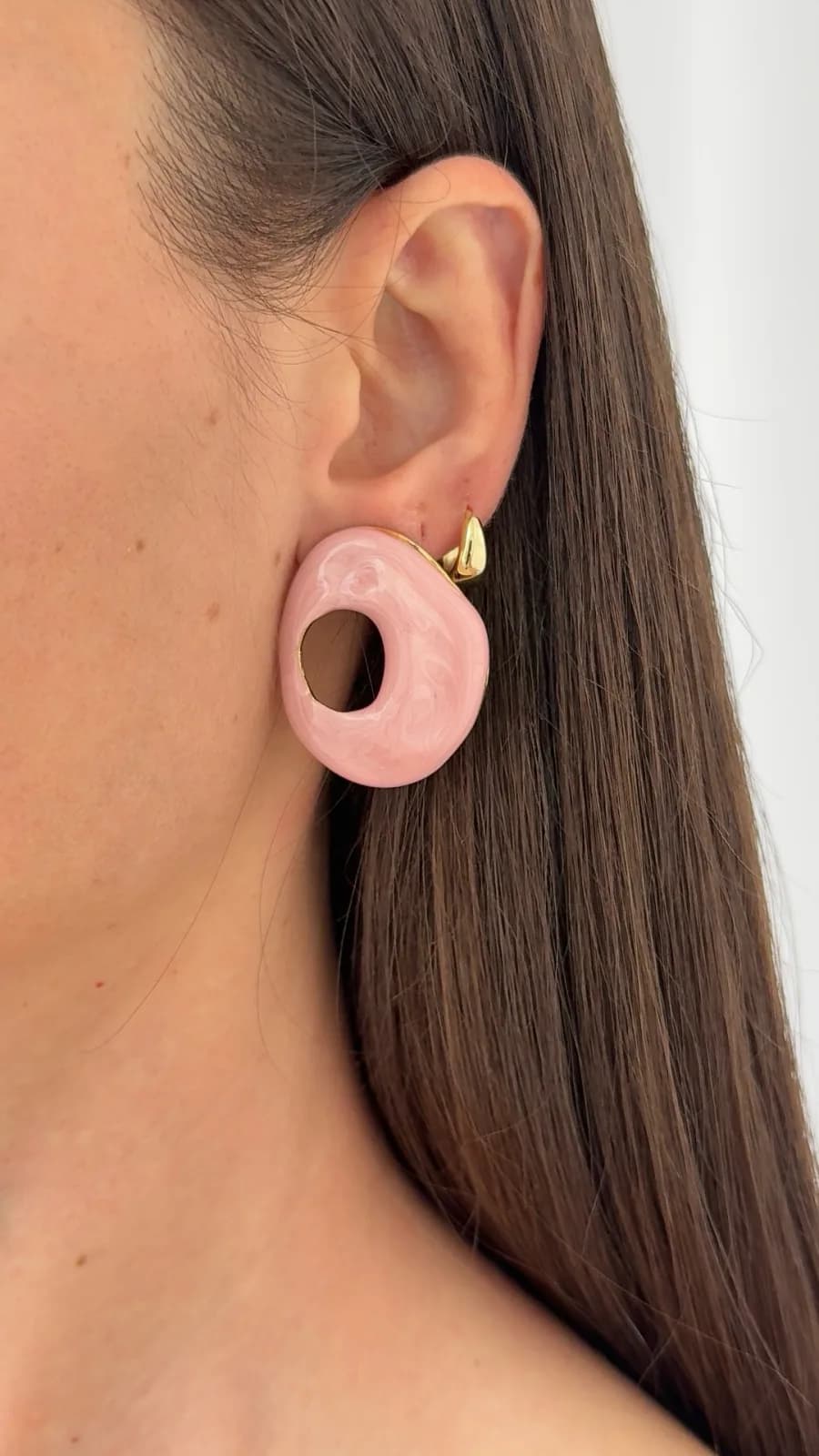 Özel Seri Pembe Mineli Oval Tasarım Gold Küpe