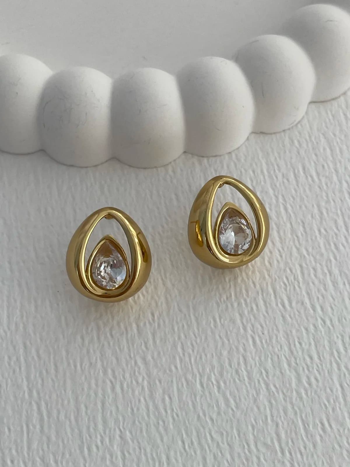 Çelik Zirkon Taşlı Damla Tasarım Gold Küpe