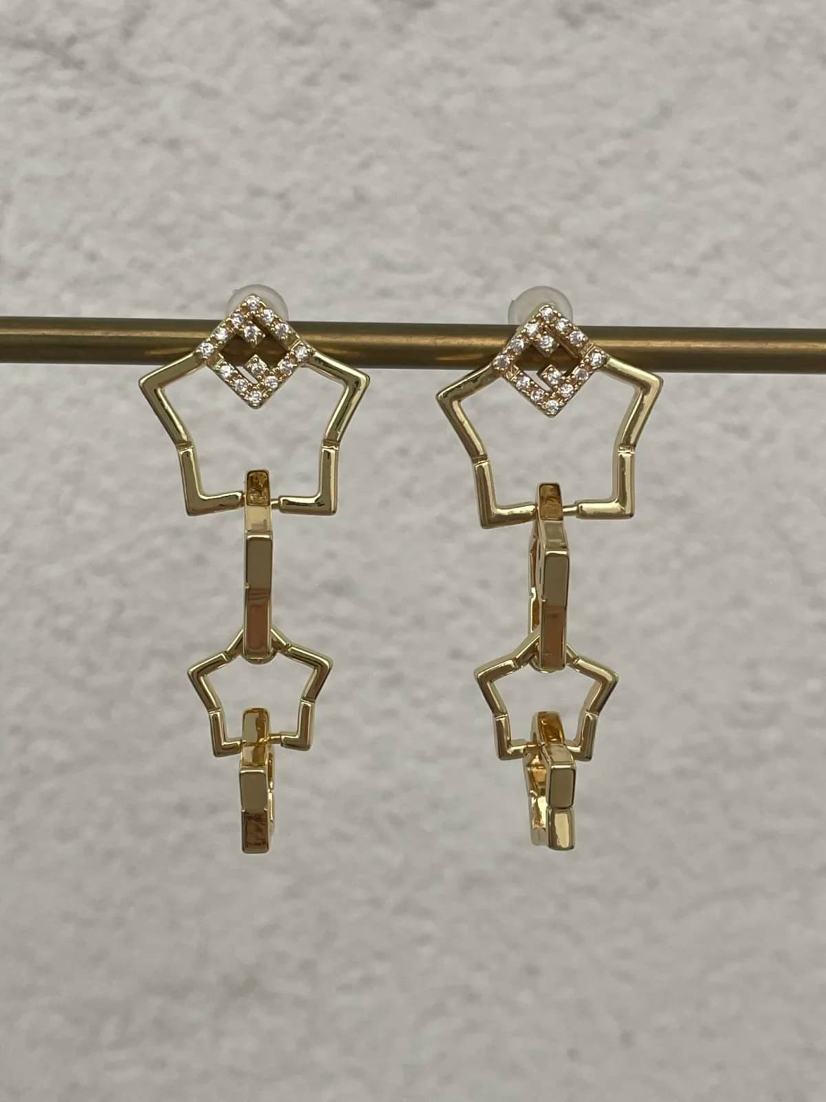 Özel Seri Marka Model Dörtlü Yıldız Zirkon Taşlı Gold Küpe