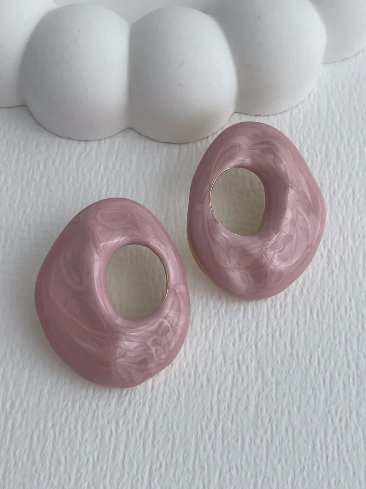 Özel Seri Pembe Mineli Oval Tasarım Gold Küpe