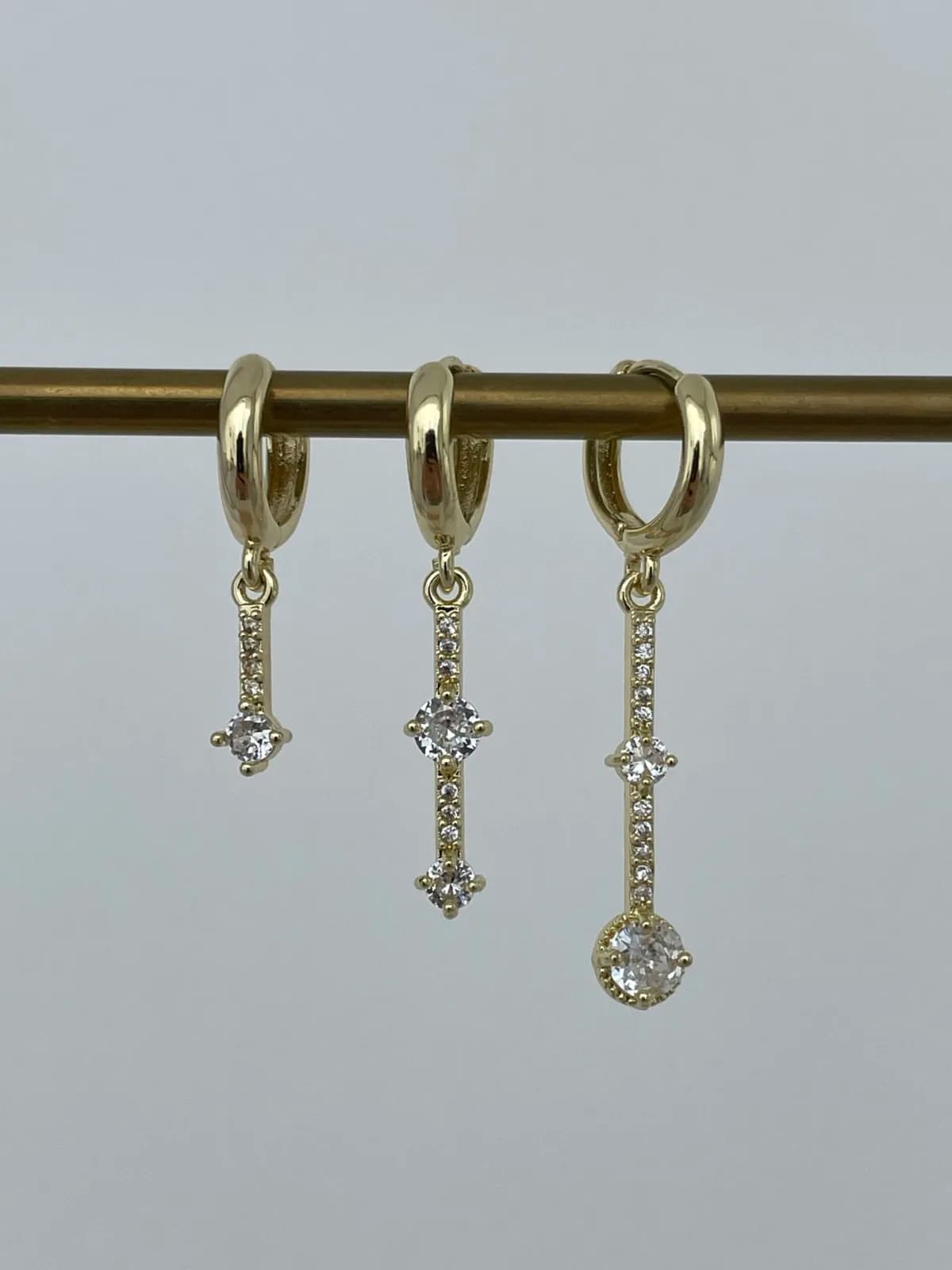 Özel Seri Zirkon Taşlı Çubuk Tasarım Gold Üçlü Küpe Set