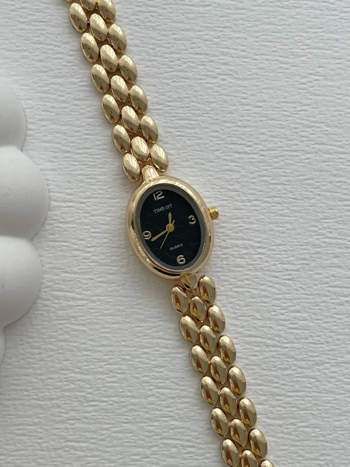 Oval Tasarım Kadranı Siyah Gold Vintage Saat