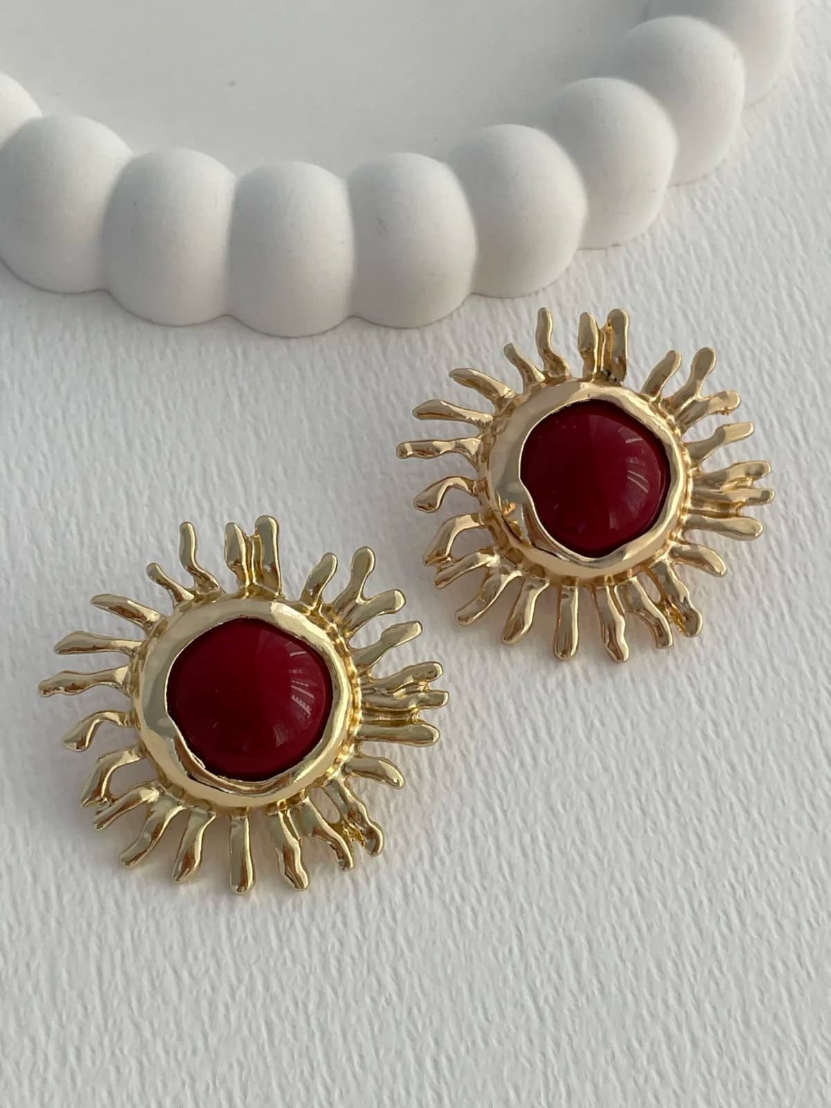 Özel Seri Bordo Kemik Detay Güneş Tasarım Gold Küpe
