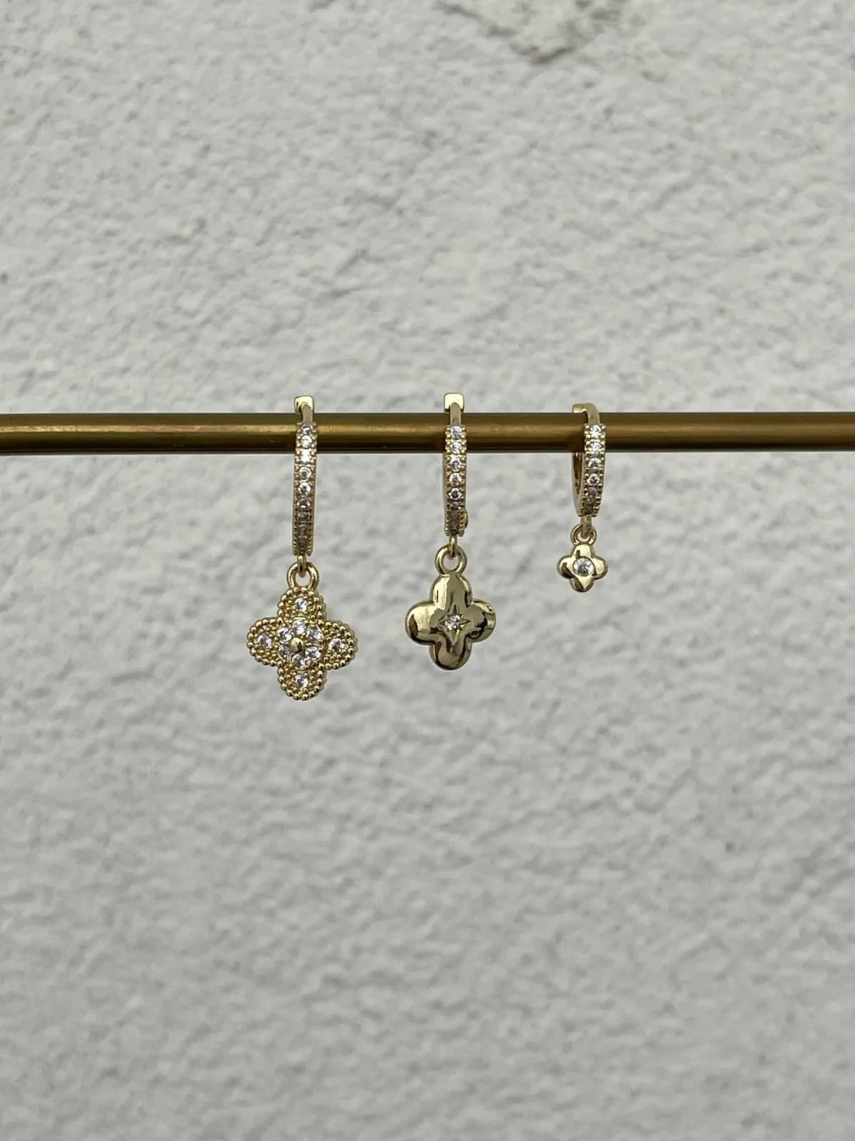 Özel Seri Zirkon Taşlı Çiçek Üçlü Halka Gold Küpe Seti