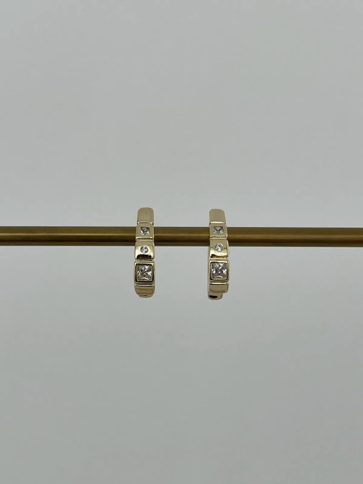 Özel Seri Zirkon Taşlı Geometrik Tasarım Gold Küpe