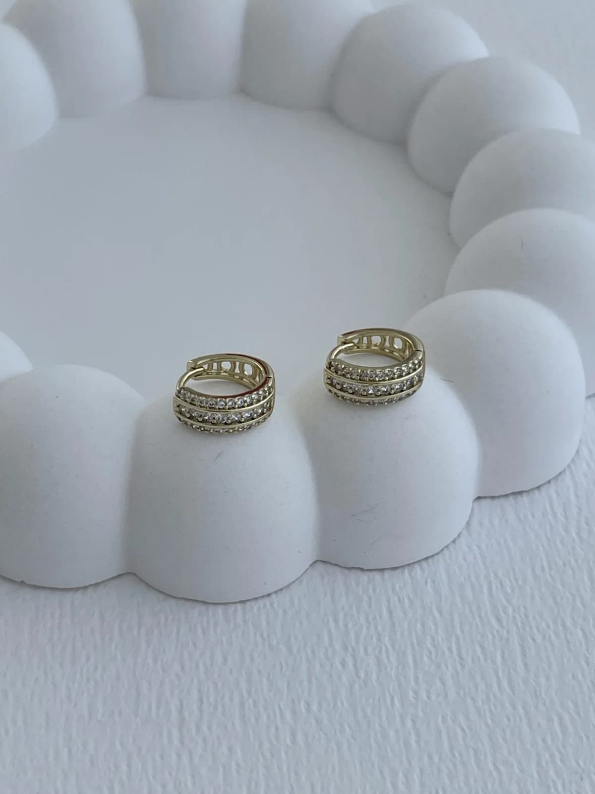 Özel Seri İnce Zirkon Taşlı Gold Küçük Halka Küpe
